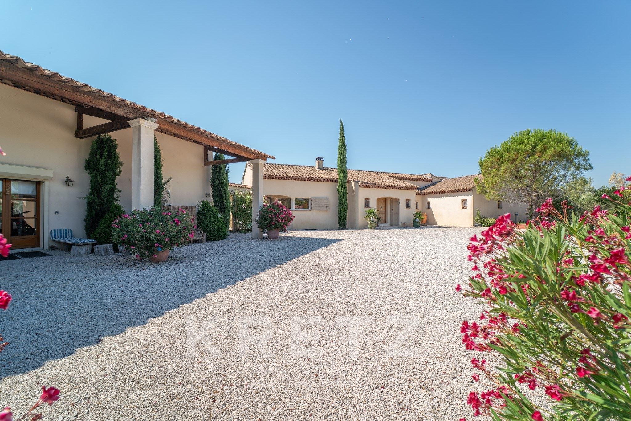 Alleins – Élégante propriété d'architecte entre les Alpilles et le Luberon