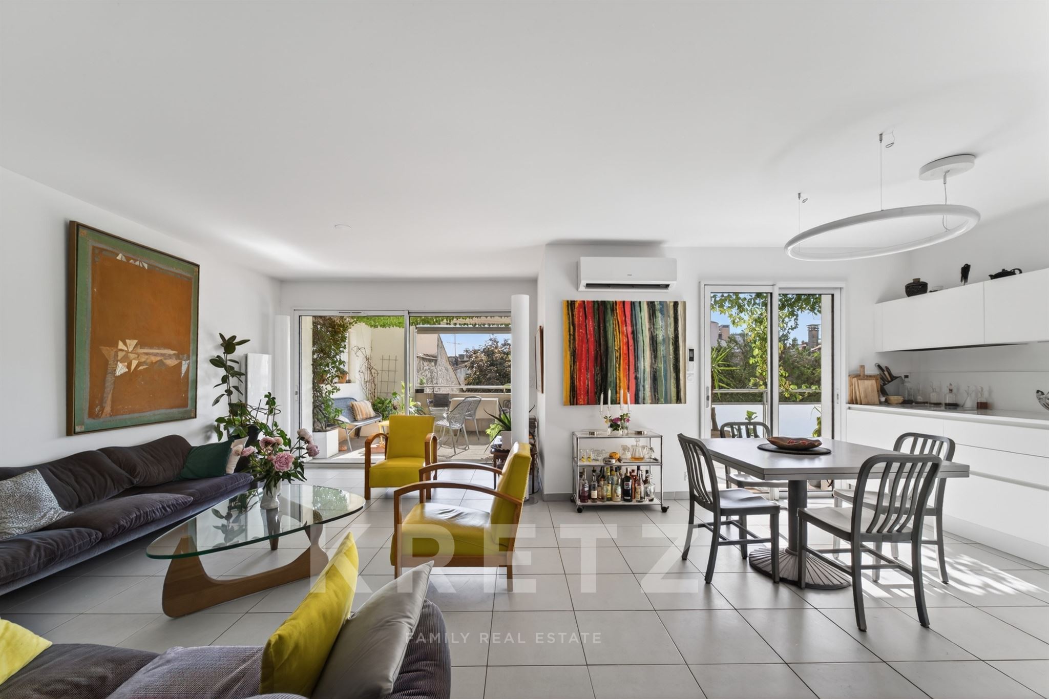 Flat with terraces
