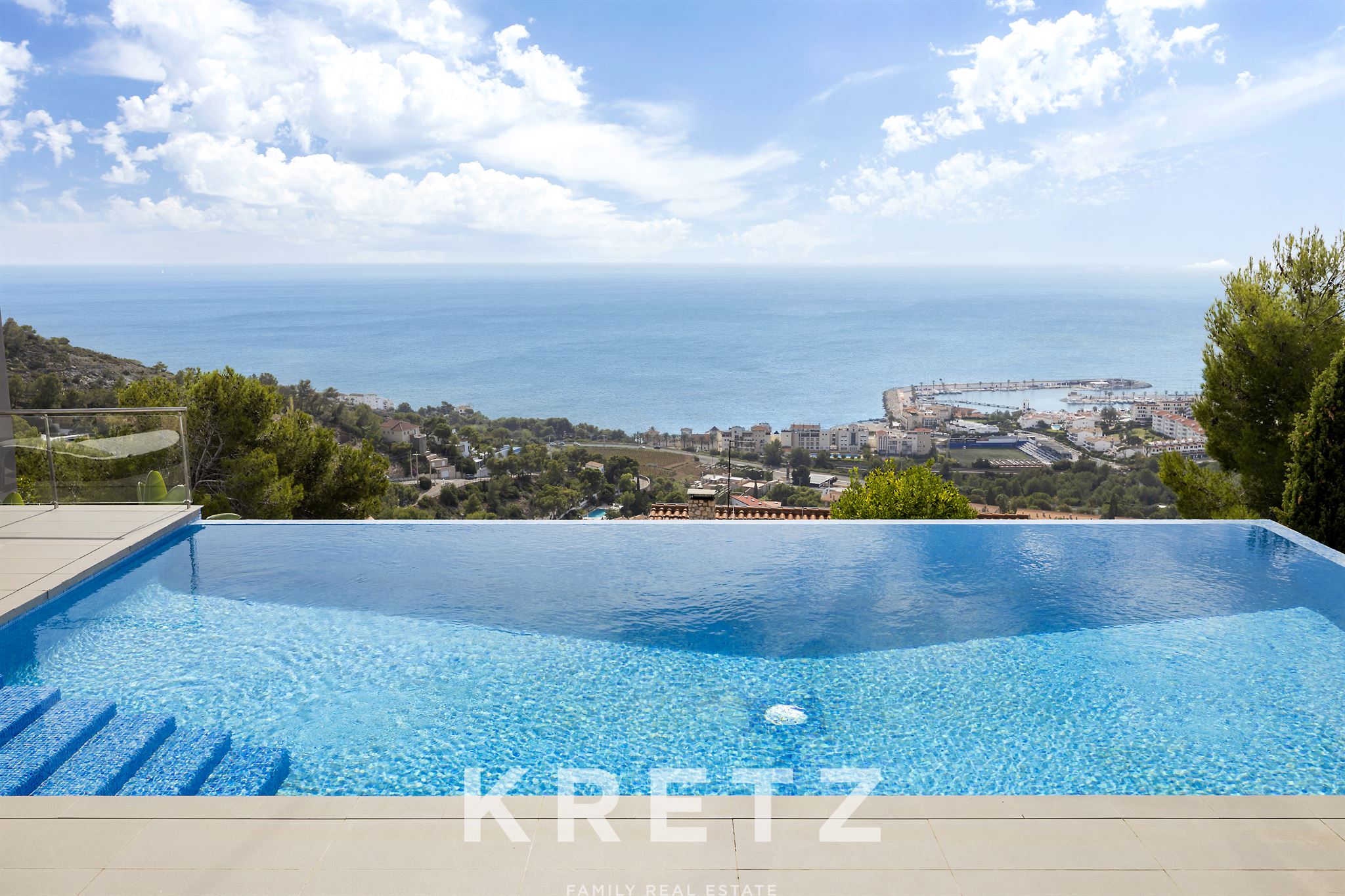 Architect-designed villa between sea and town