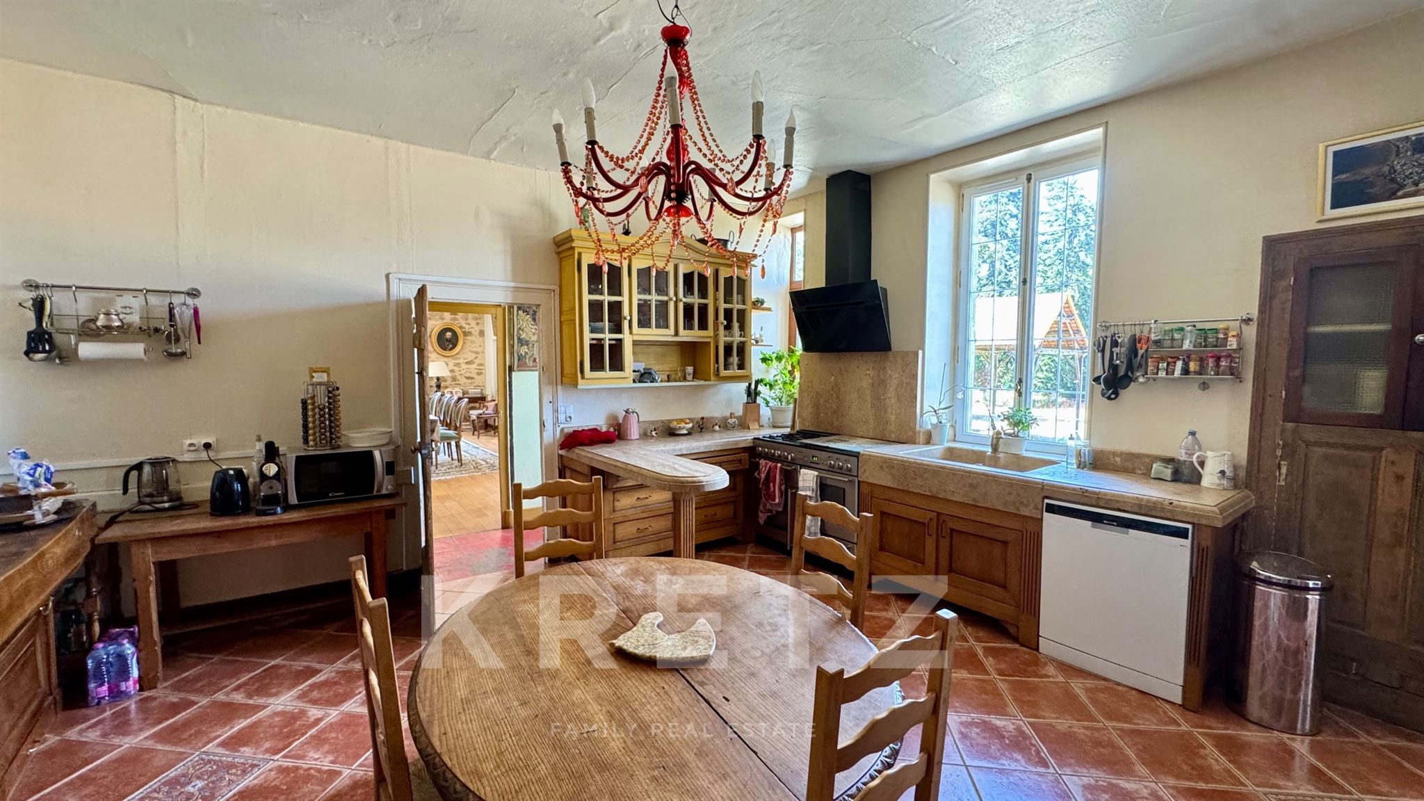Maison de famille de caractère avec domaine de 8,8 hectares