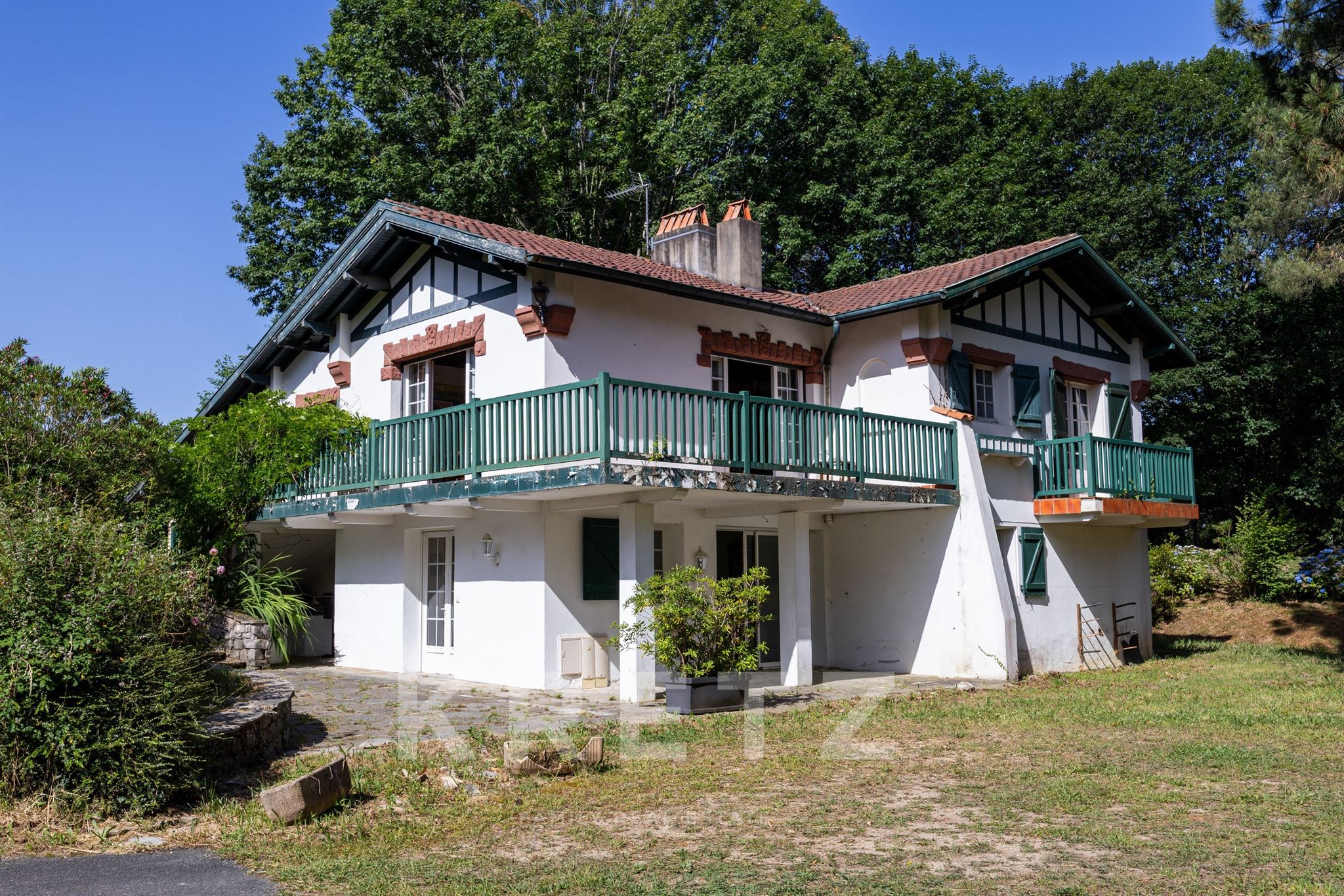 Bidart — Villa to Reinvent on 16,000 m² Piscinable Land