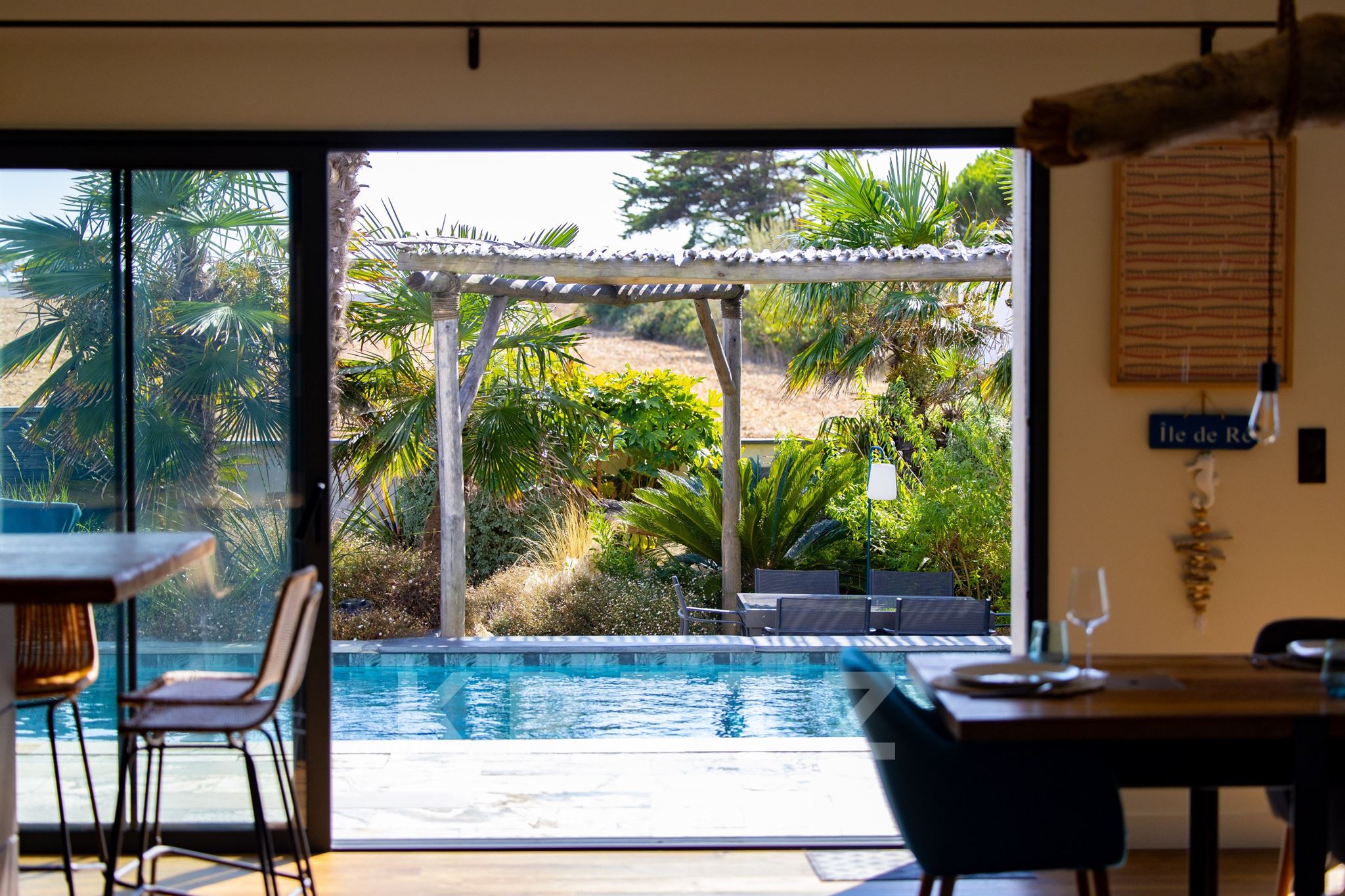 Contemporary Seafront Villa in L’Houmeau – Breathtaking Ocean Views