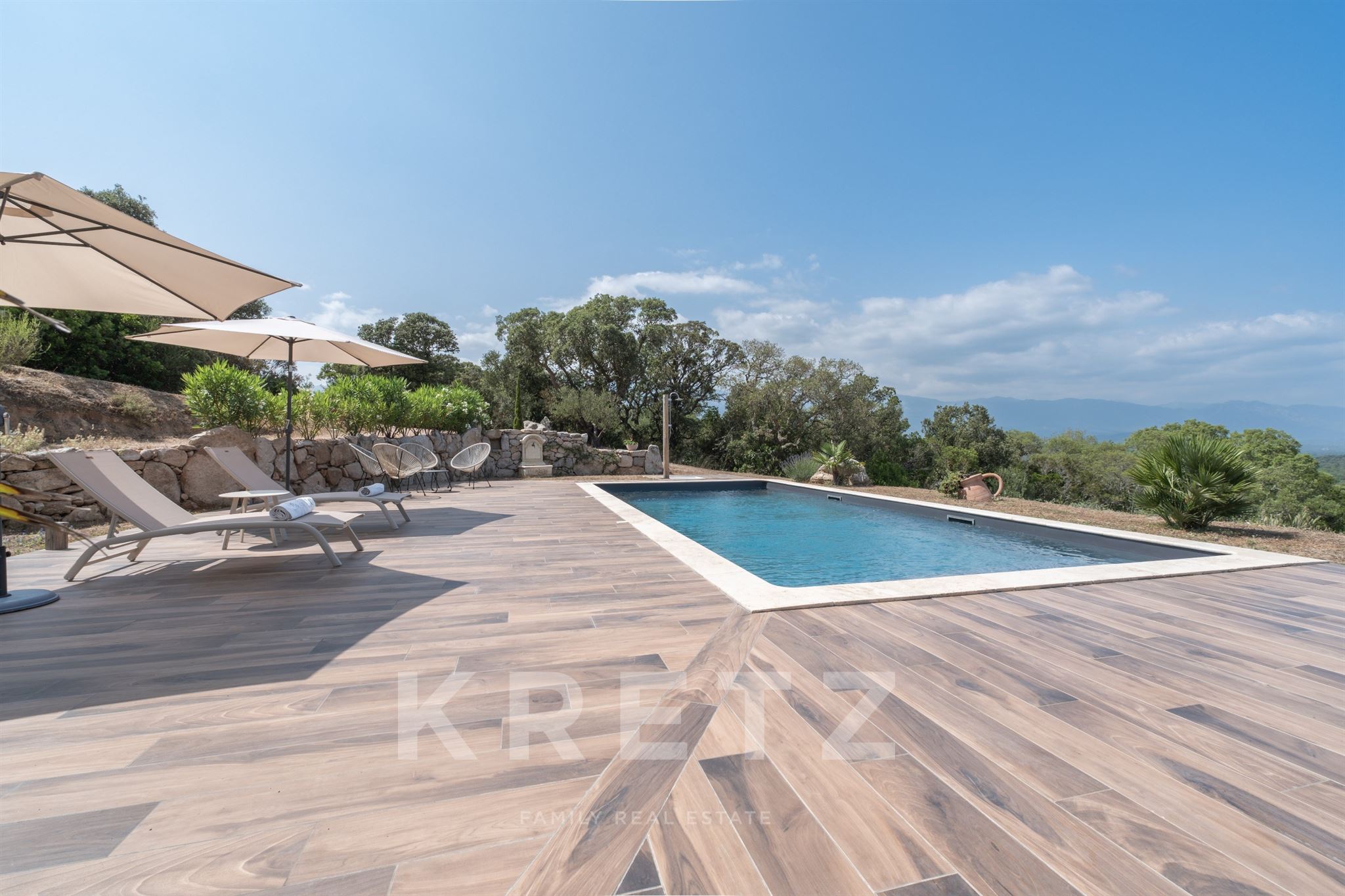 Villa contemporaine neuve avec piscine