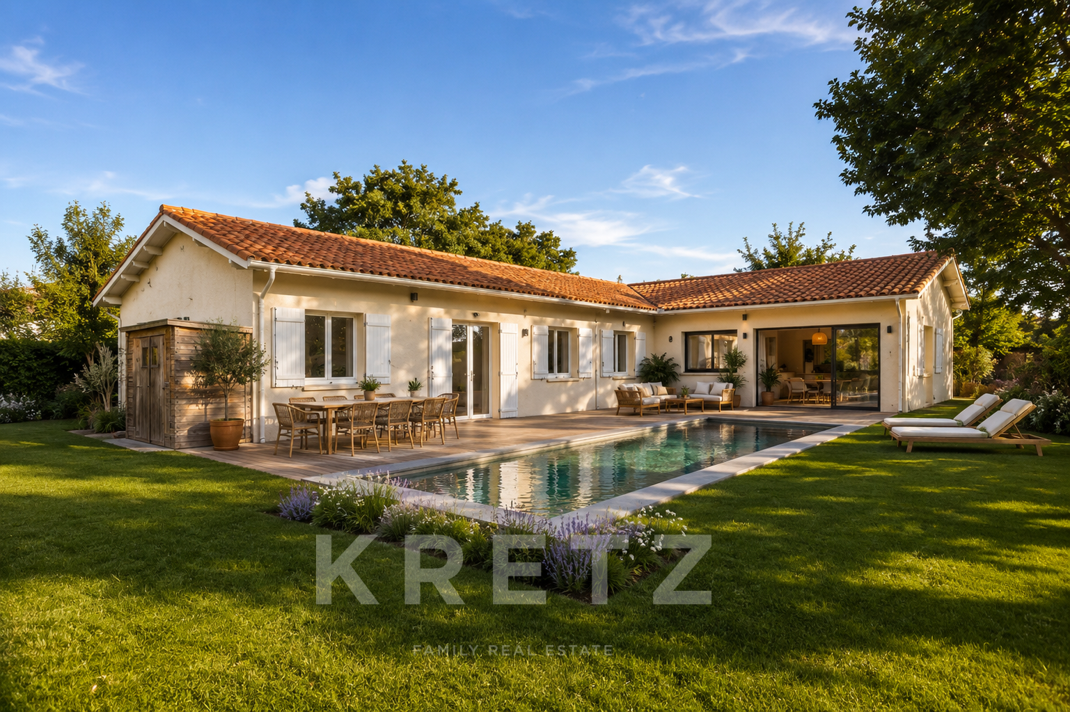 MÉRIGNAC – VILLA RÉNOVÉE DE 205 M², 5 CHAMBRES, GARAGE ET DÉPENDANCES SUR PLUS DE 1 600 M²