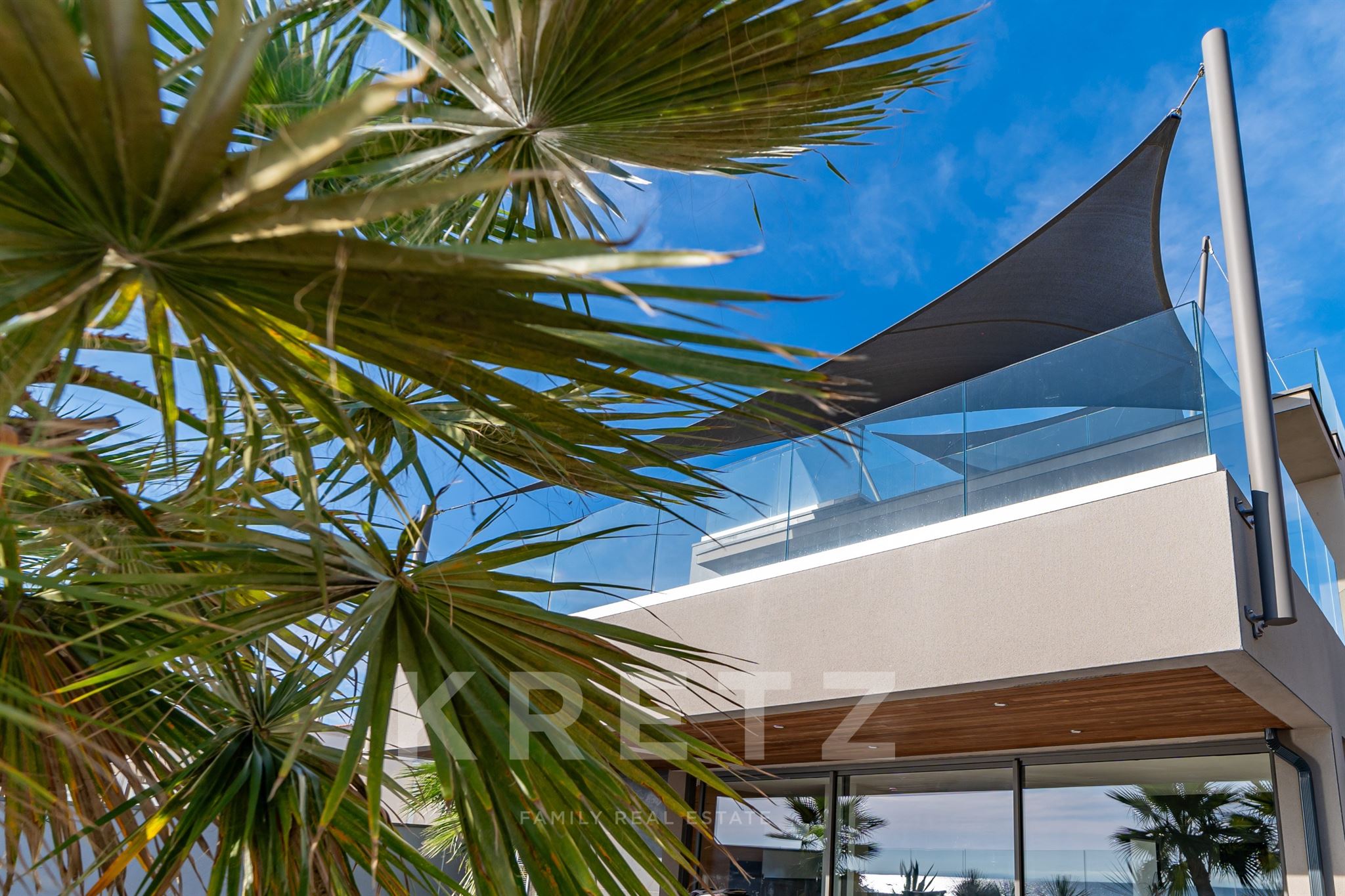 Exceptional architect-designed villa on the front line facing the sea