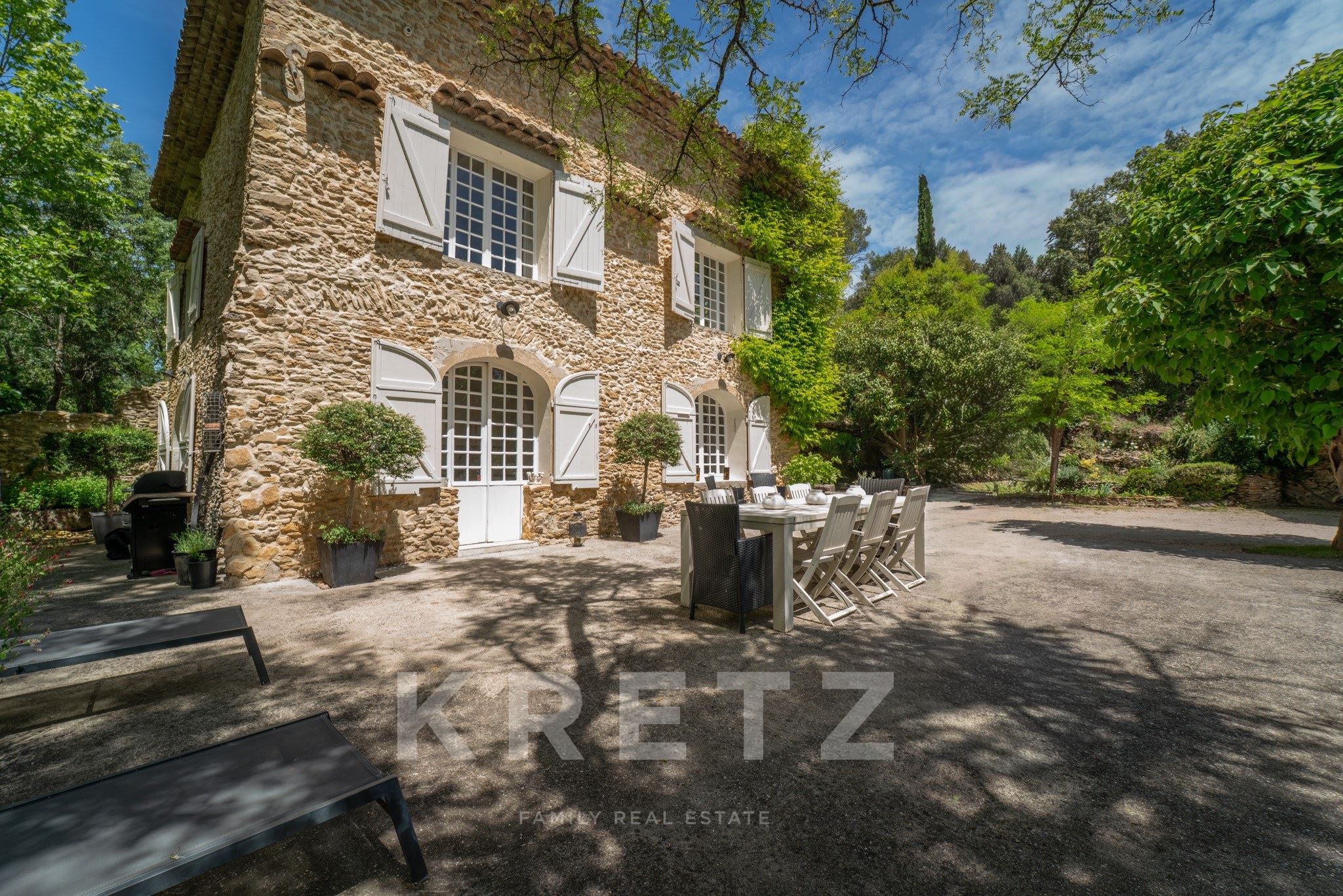 Fully restored old mill - Uchaux (Vaucluse)