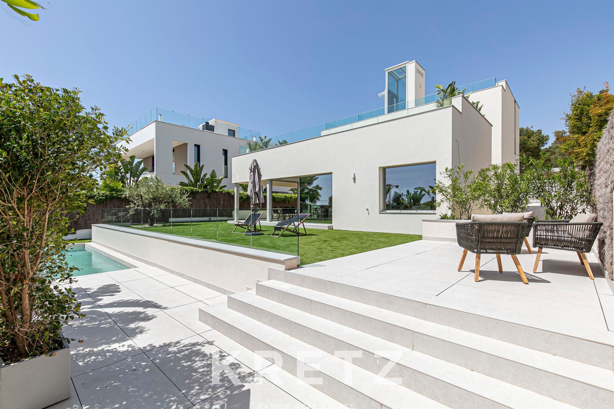 New-Build Contemporary Home with Pool and Sea Views – La Plana, Sitges