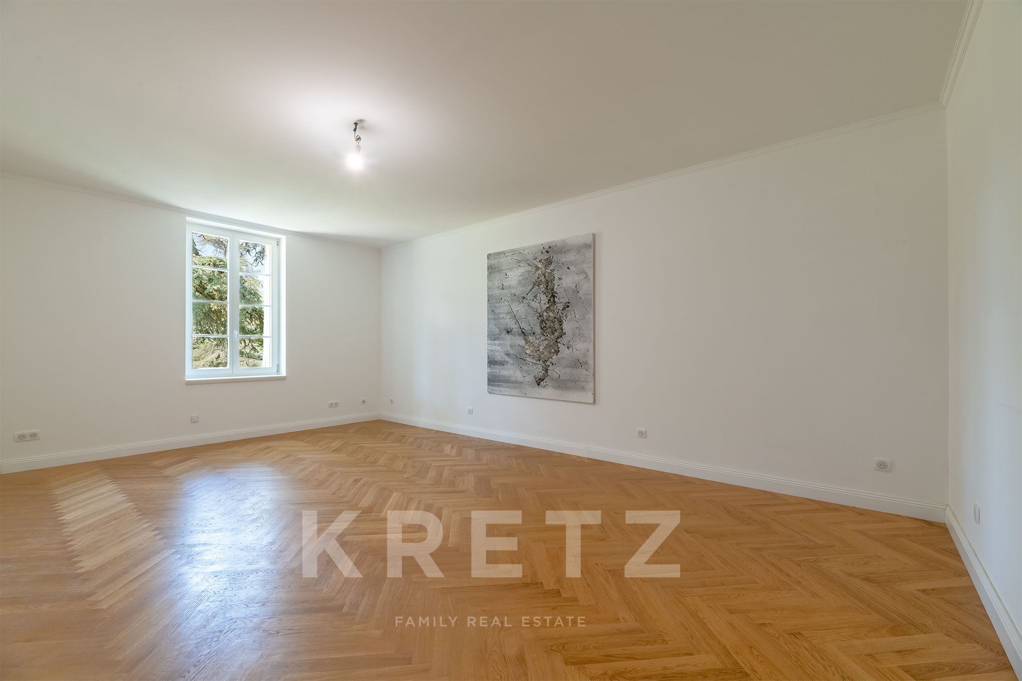 117 sqm in the heart of a château, surrounded by 20 hectares of parkland