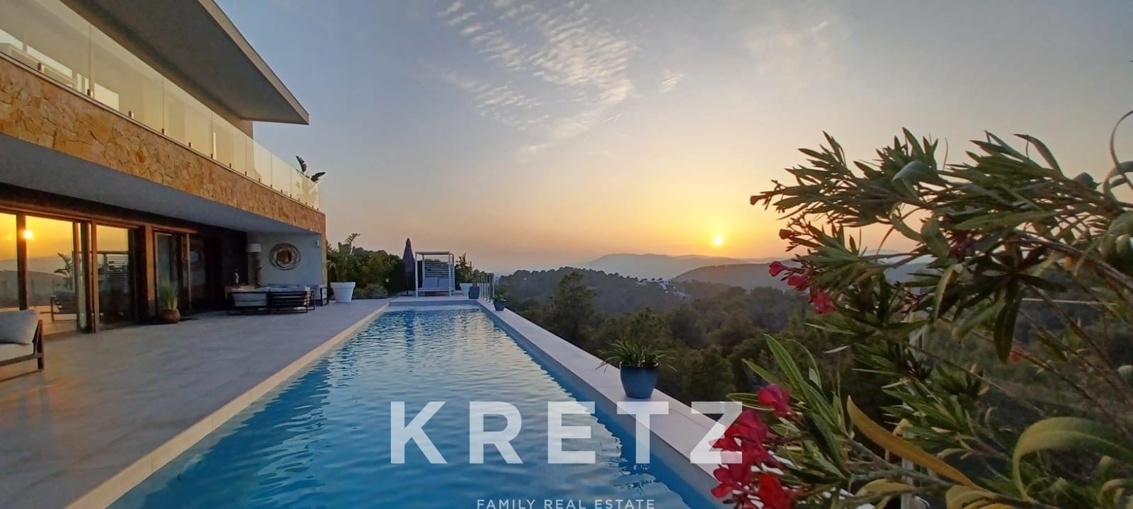 Villa contemporánea con vistas panorámicas – Elegancia a 5 minutos de Sitges