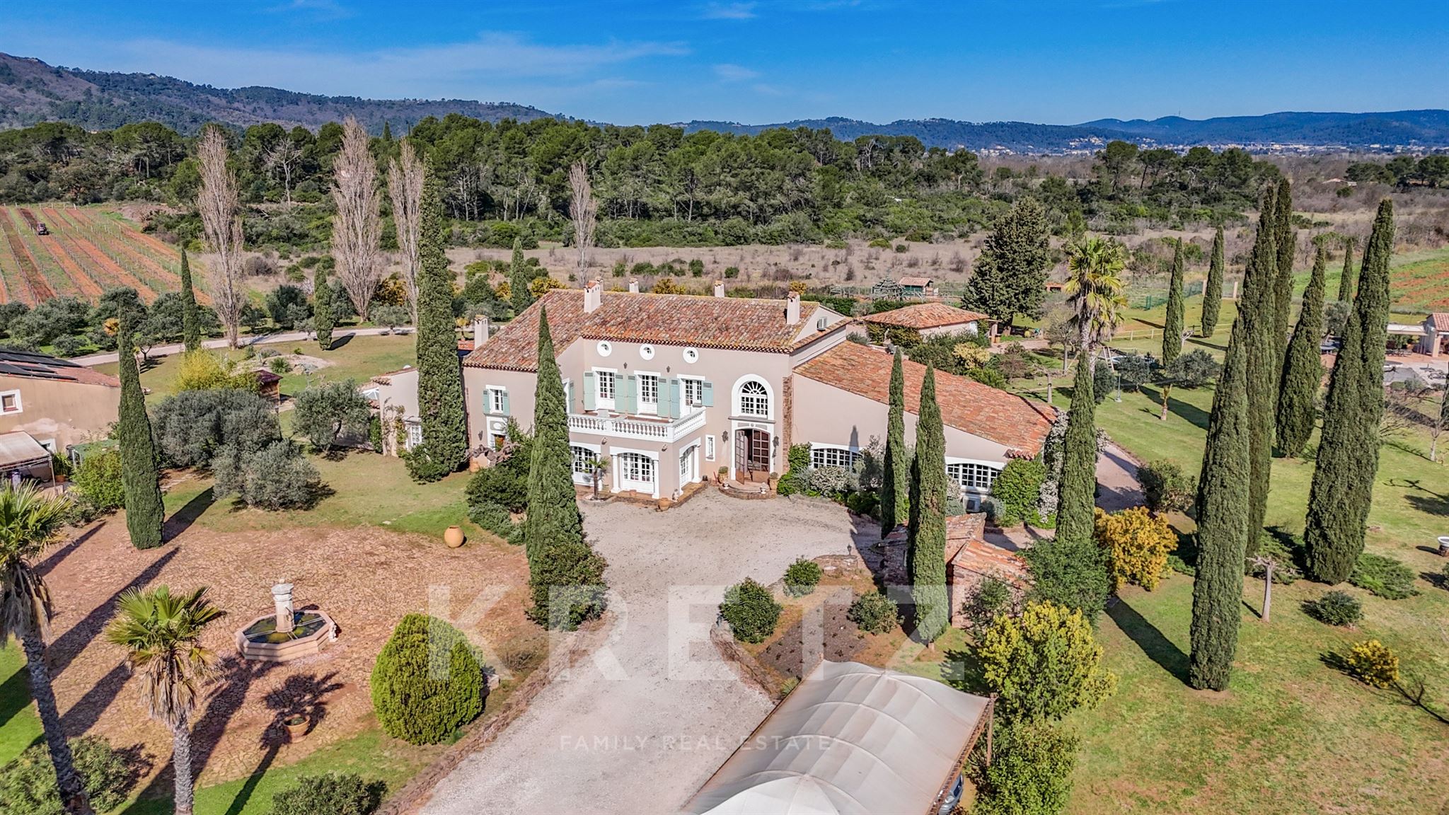Exceptional property in Pays Varois