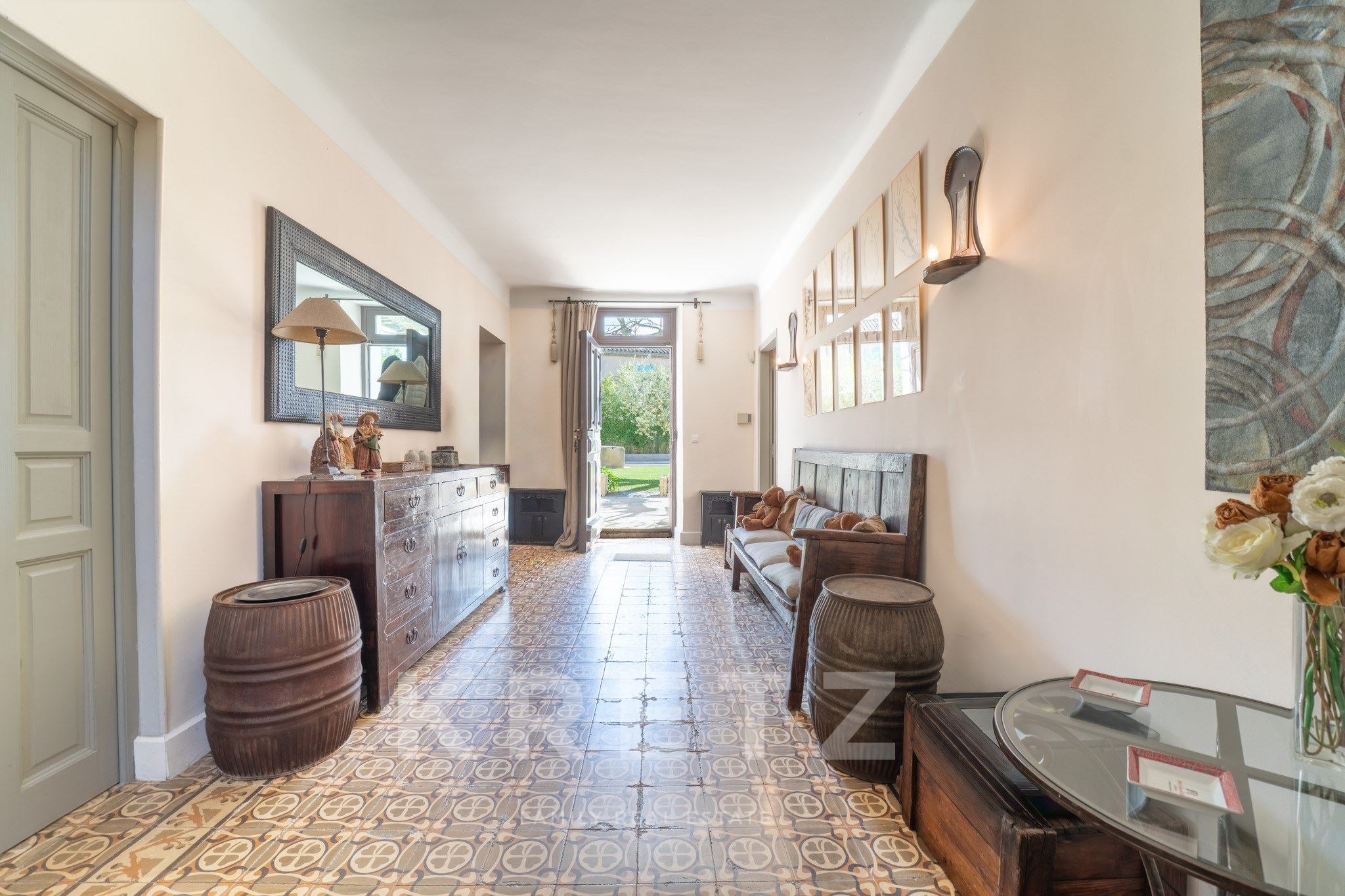 Charming 18th-Century Provençal Mas with Pool and Guest House – Village Center, Alpilles, South of F