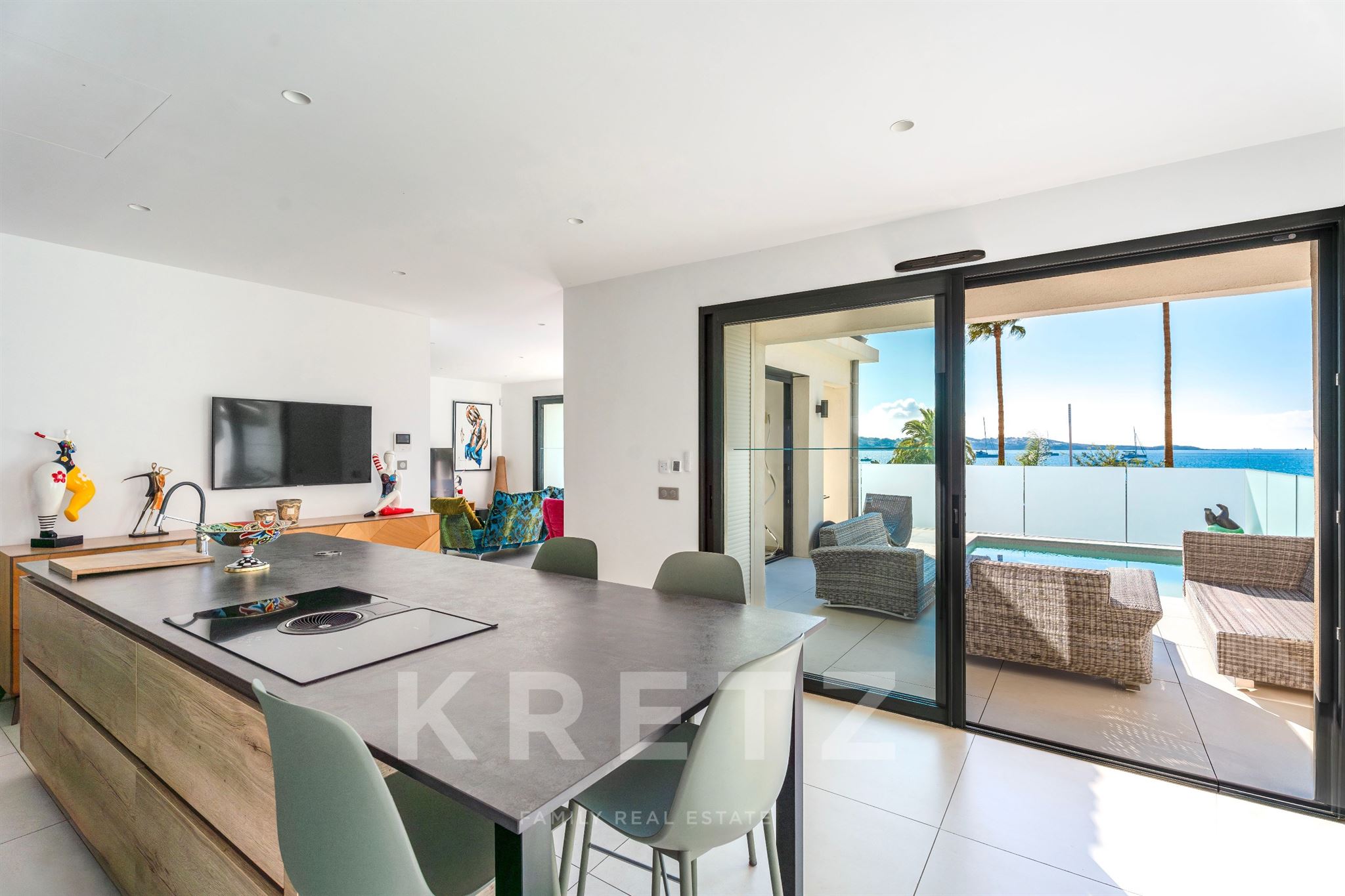 Bandol — Contemporary villa with sea view, heated pool and beach within walking distance