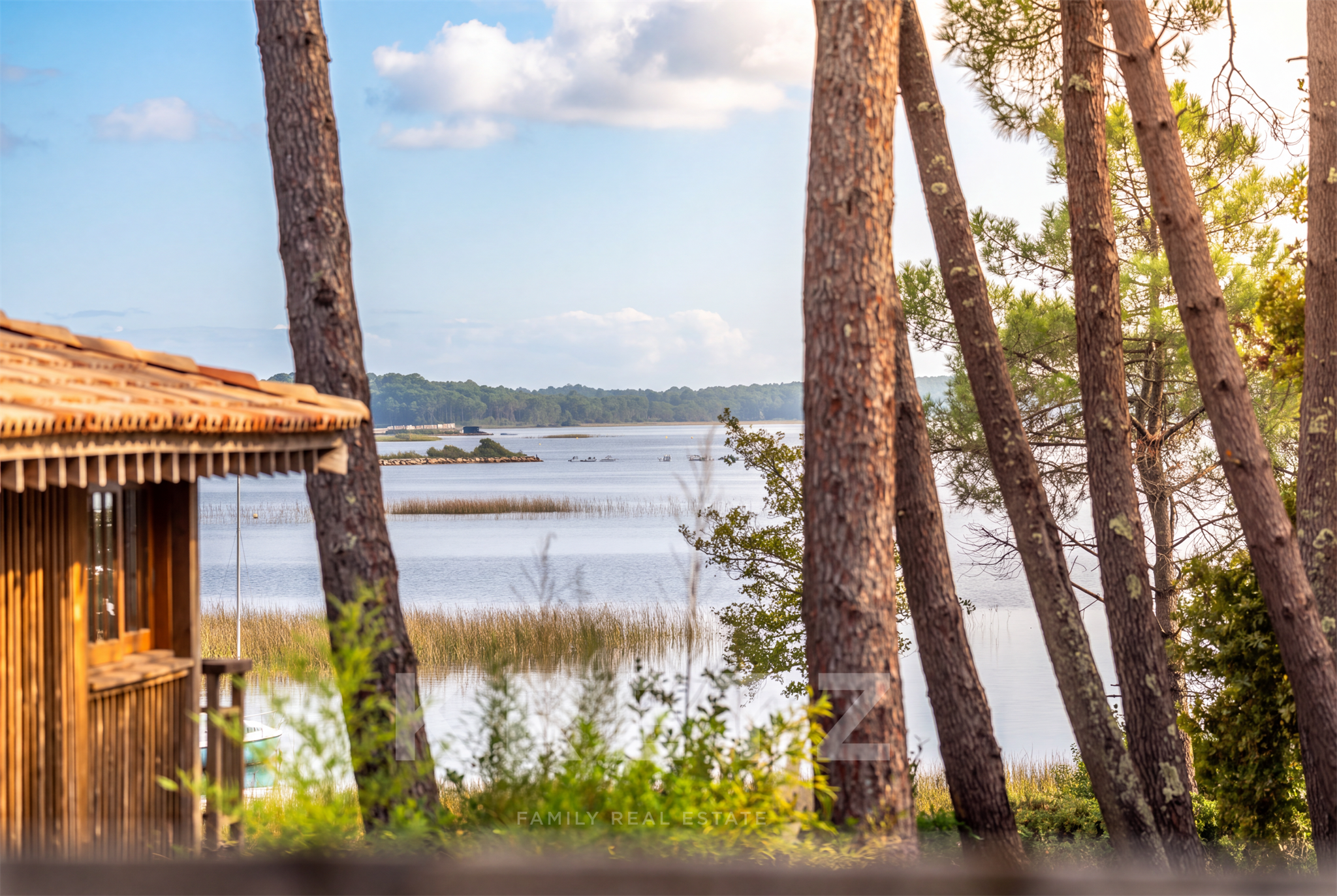 LACANAU-LAC – LES BAÏNASSES | 325m² À L’ESPRIT LACUSTRE, ACCÈS PRIVÉ AU LAC