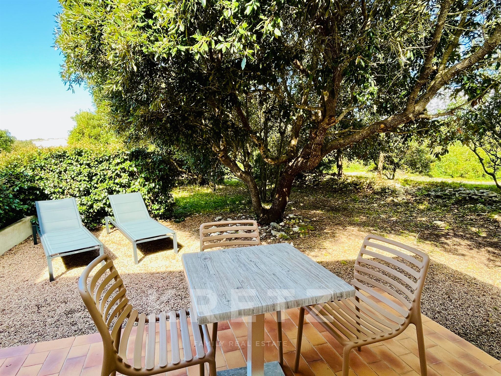 Ensemble immobilier de charme au cœur d’un domaine privé à Bonifacio