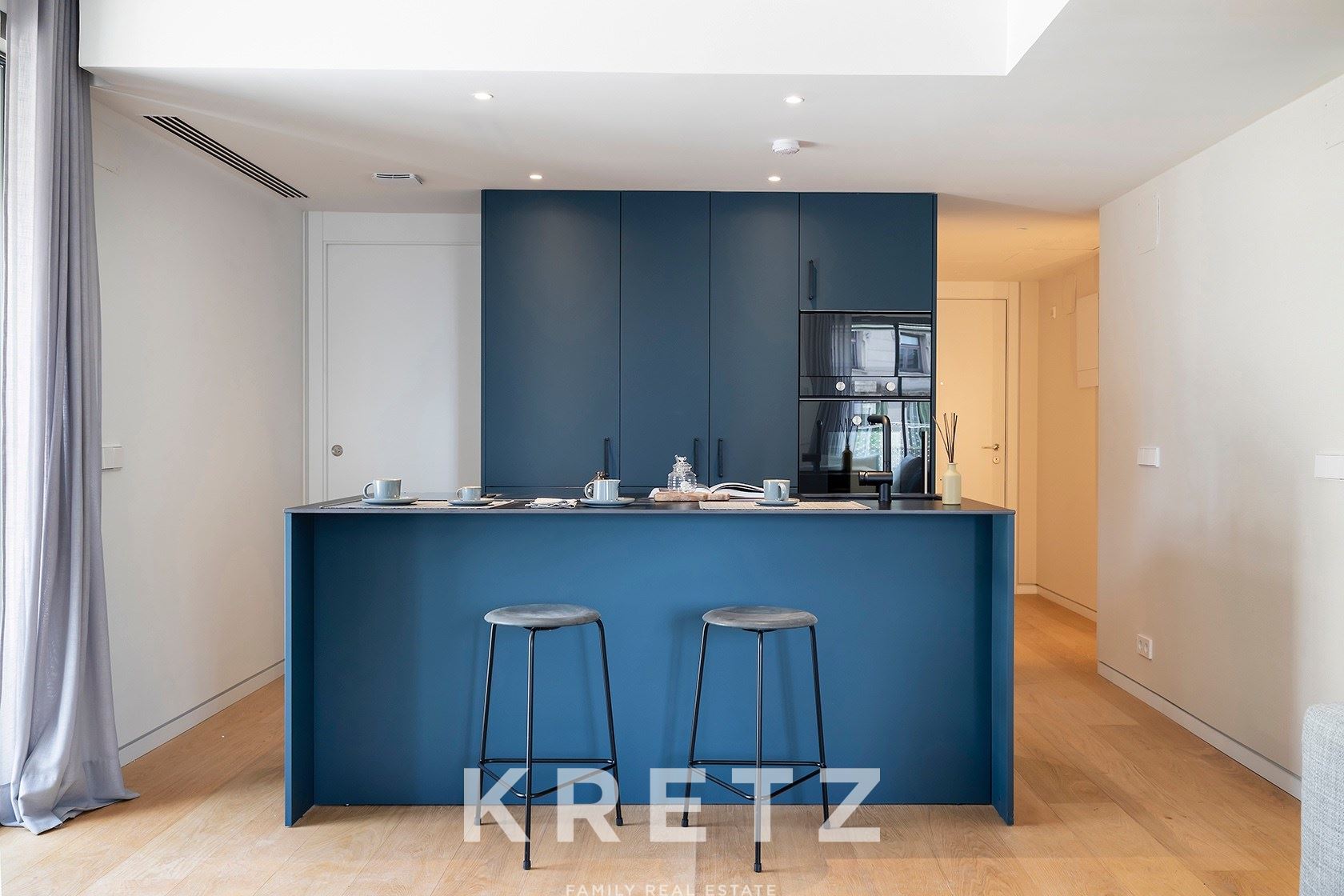 Modern Apartment with Private Pool, Large Terrace, and Premium Amenities in Prime Eixample Location