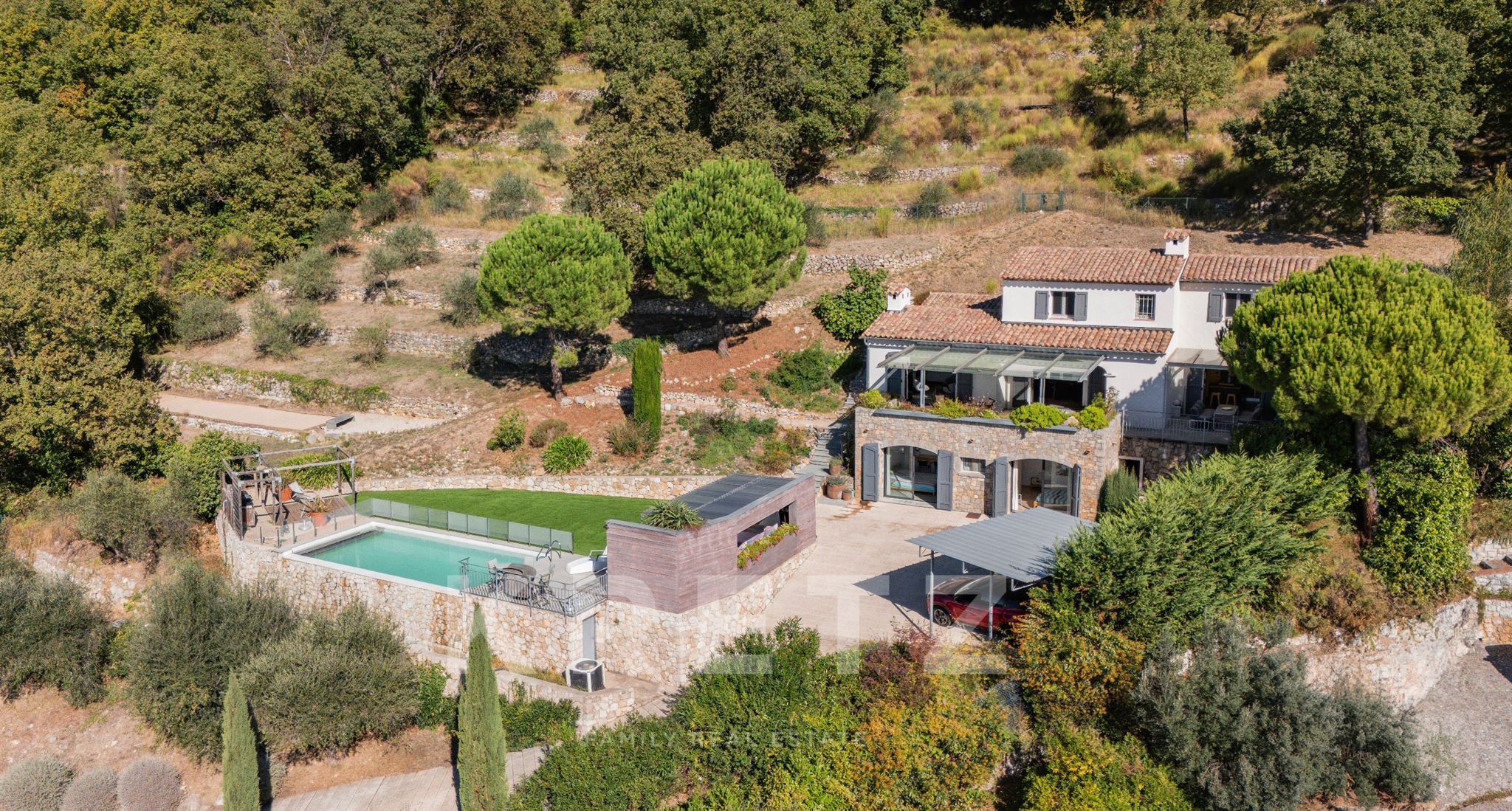 Villa vue mer panoramique à Châteauneuf-Grasse