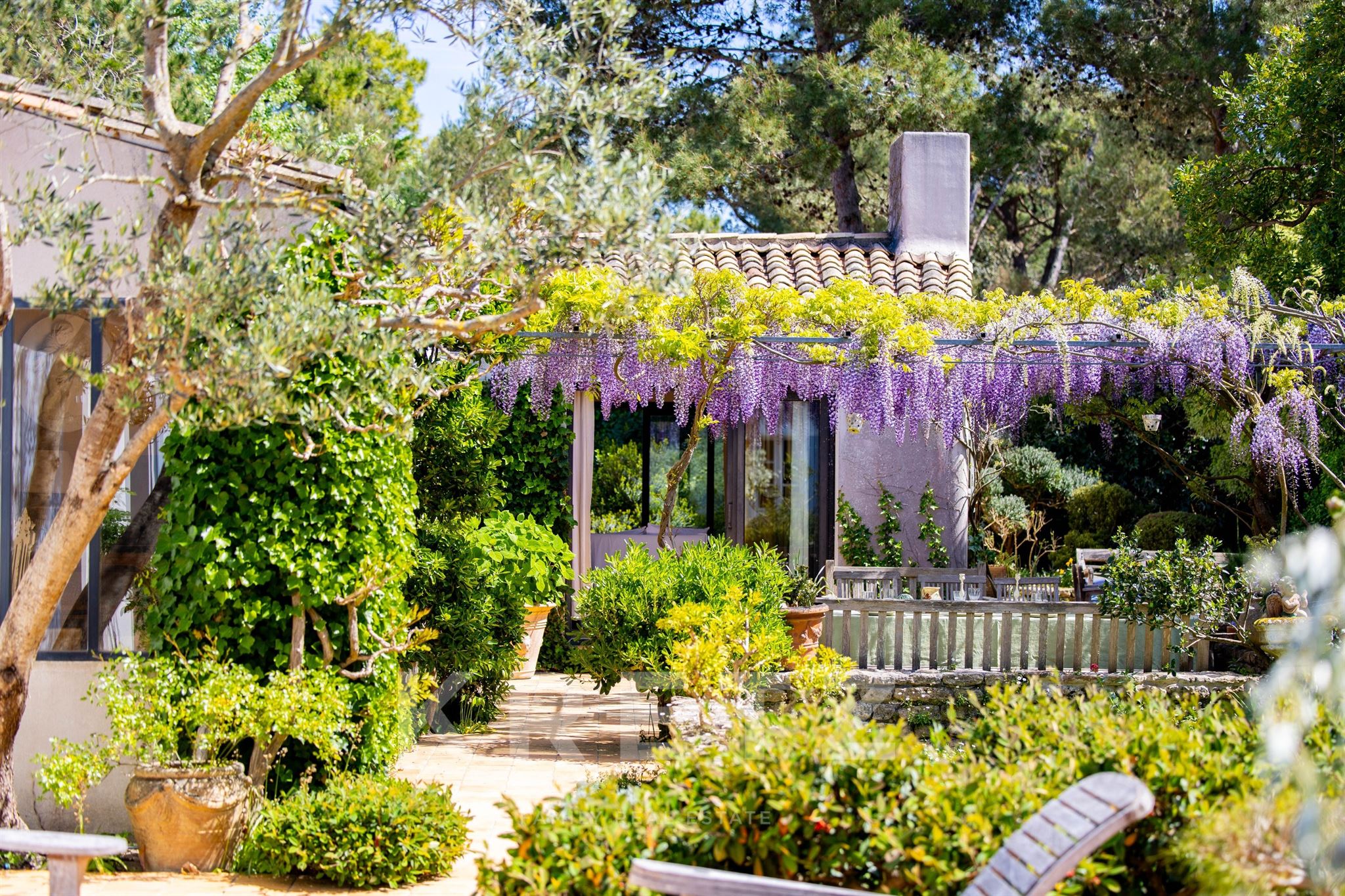 Villa with private beach access