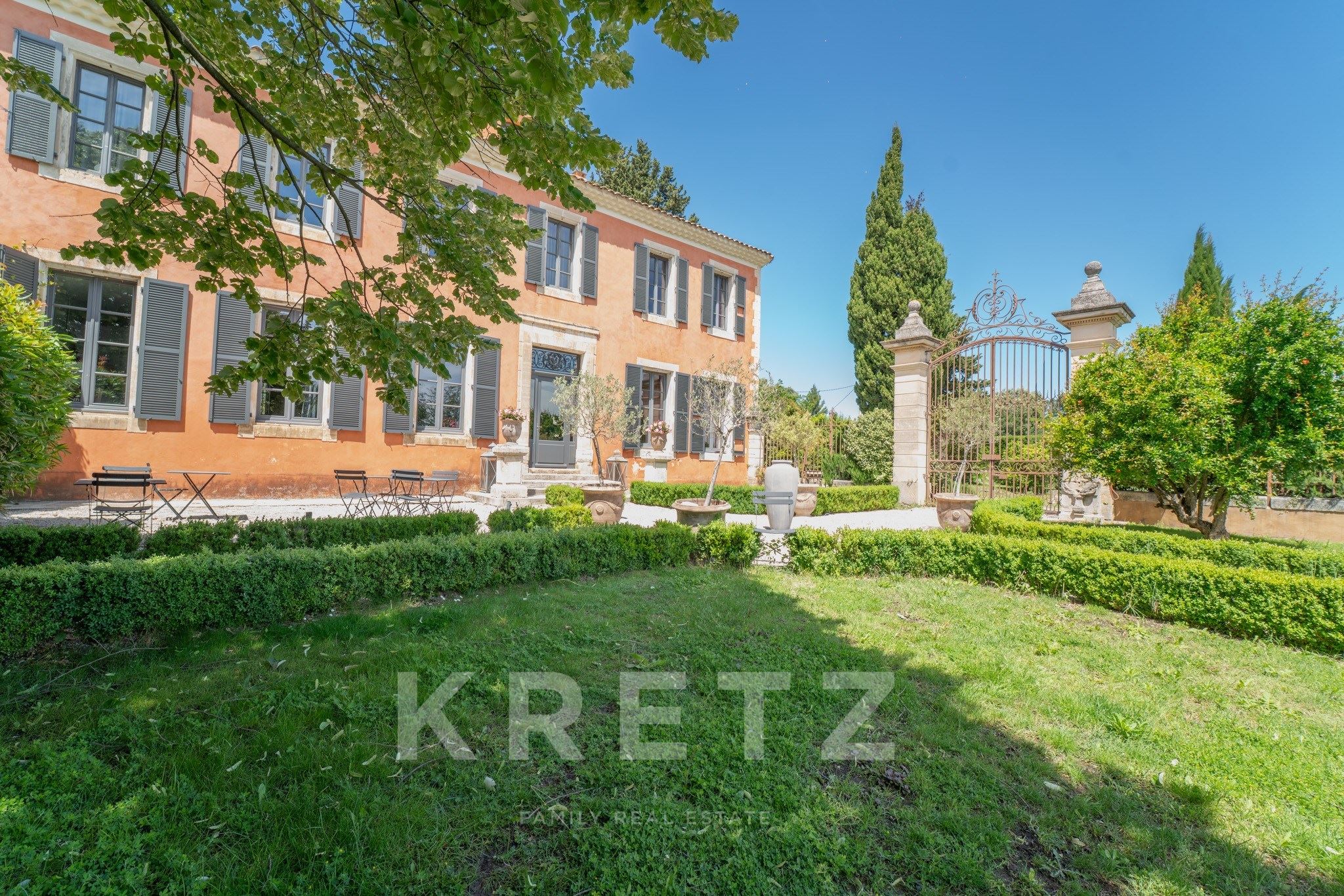 Historic Château in Provence – 18-Hectare Private Estate with Vineyards and Woodland
