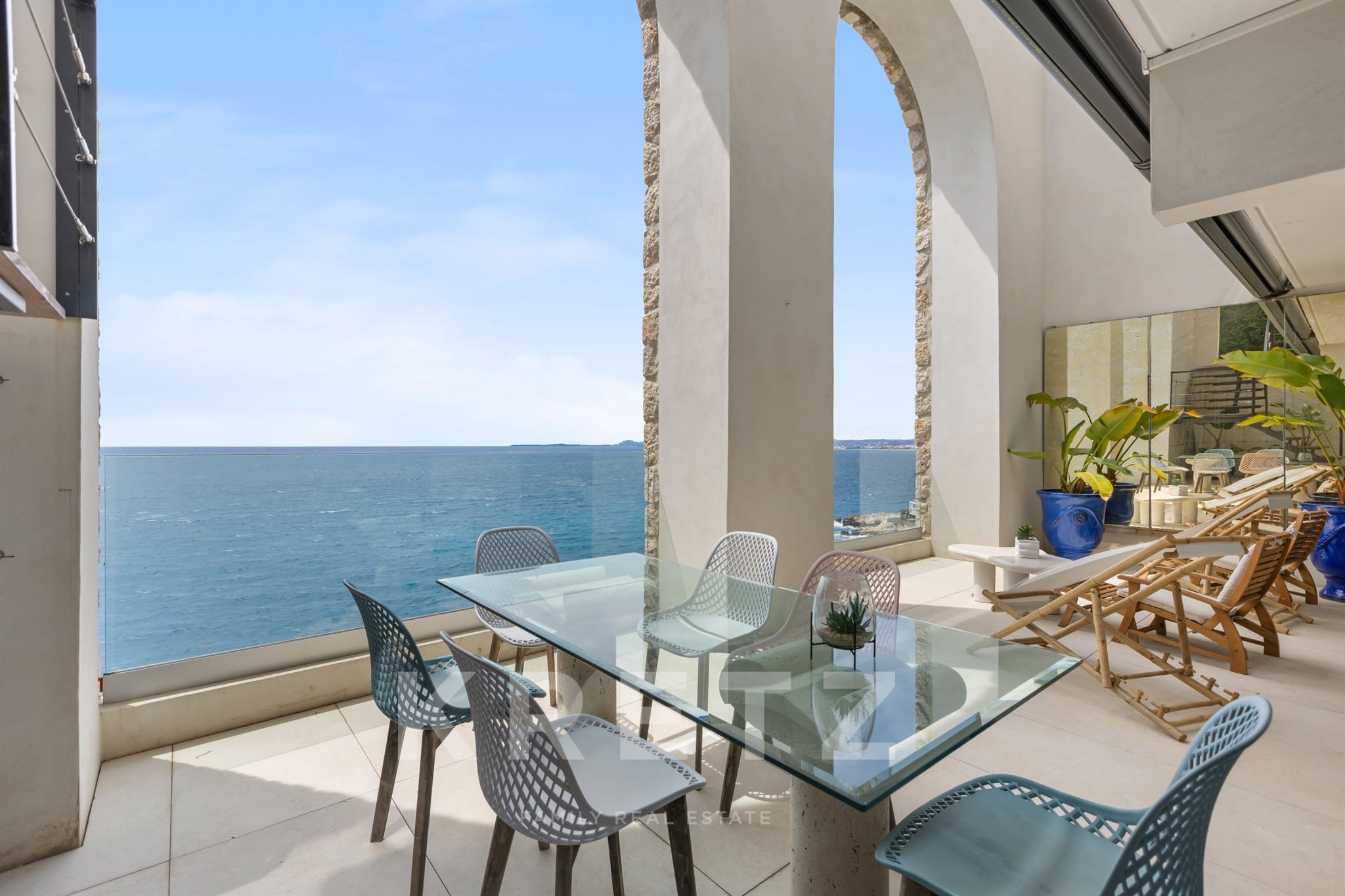 Cliffside Apartment Overlooking the Sea