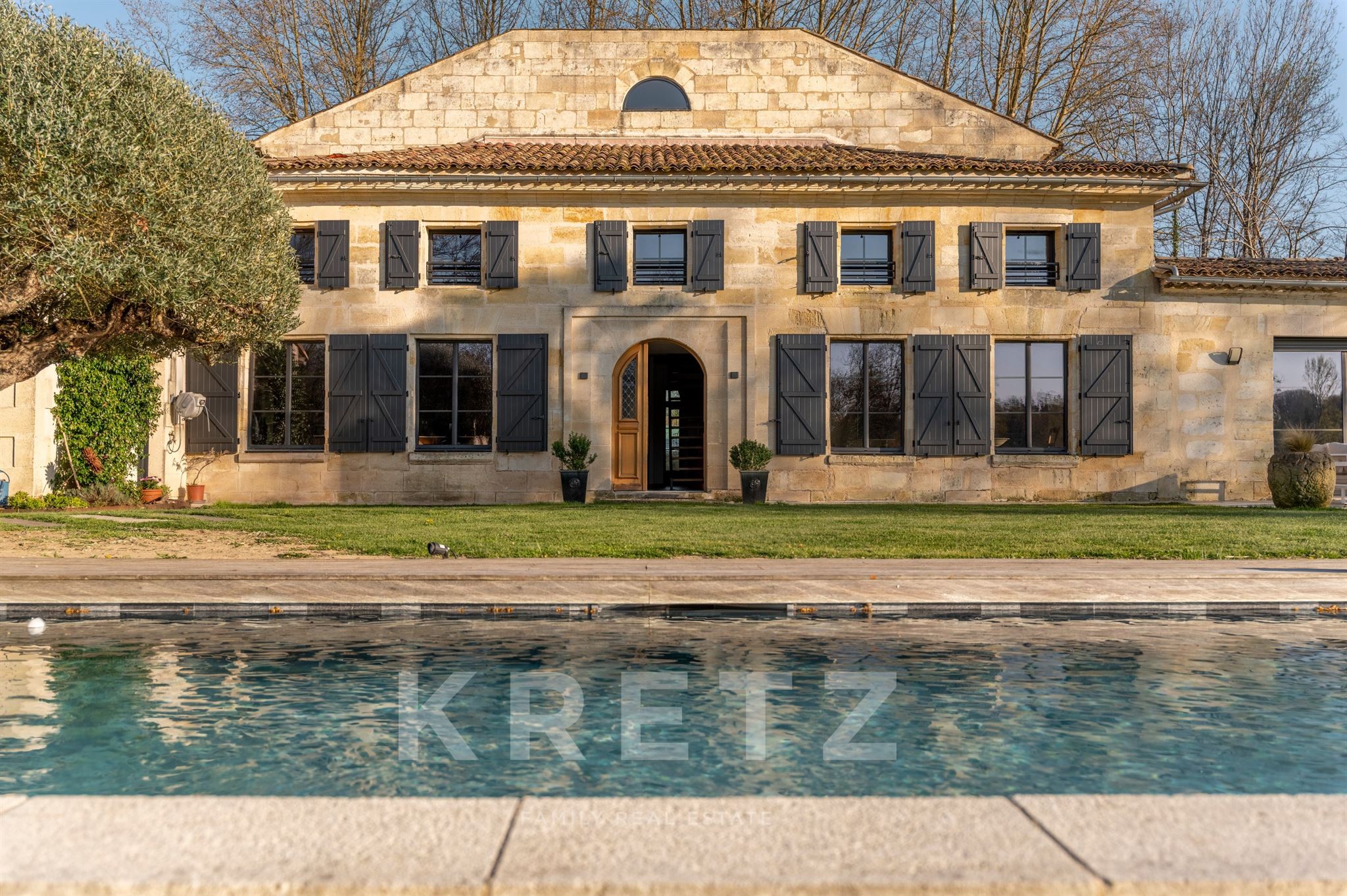 7.8-hectare estate with a 605 sqm manor house, guest house and wellness area, 30 minutes from Bordea