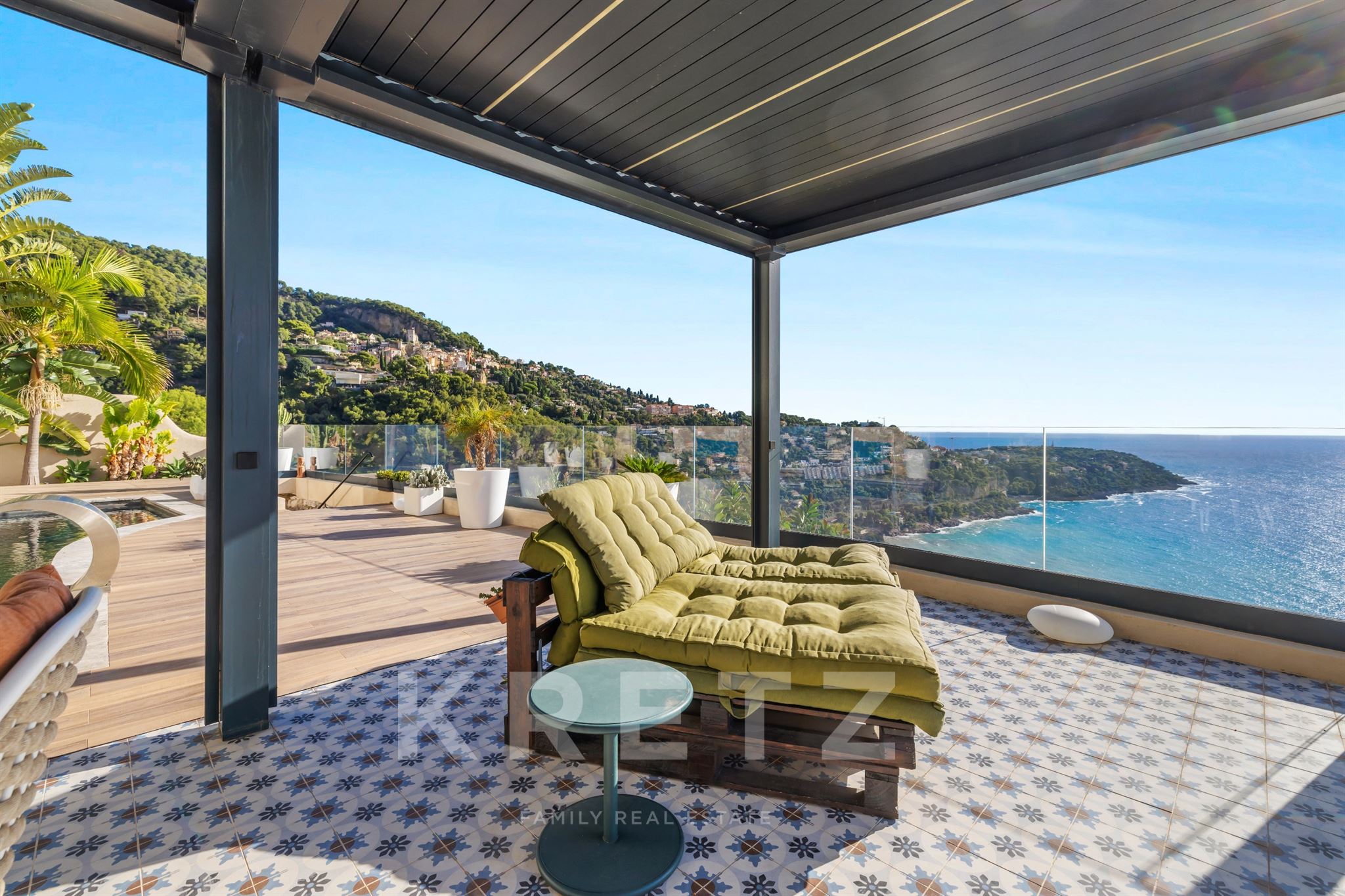 Five minutes from Monaco - a 1930s stone villa overlooking two countries