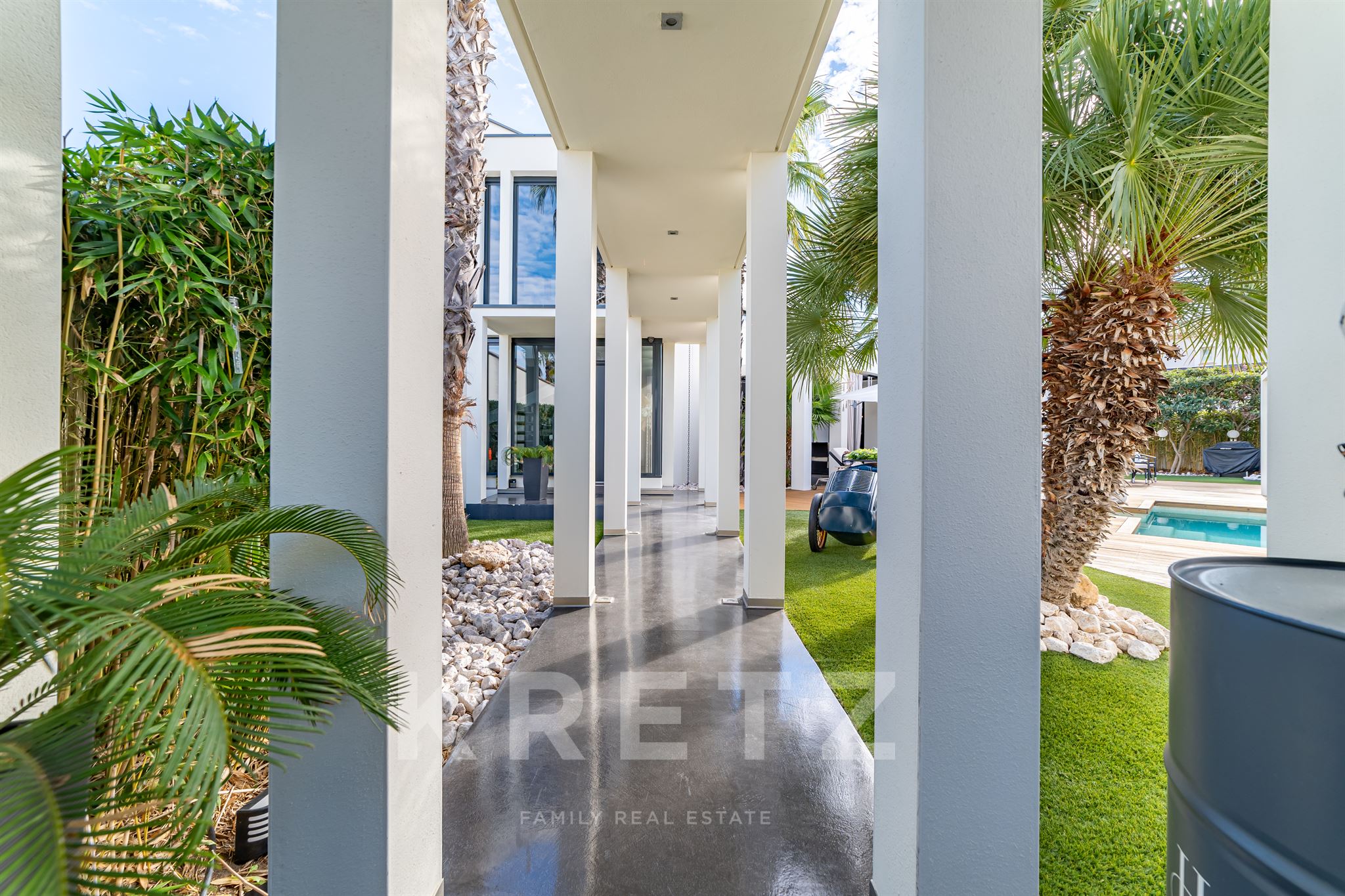 Contemporary seaside villa