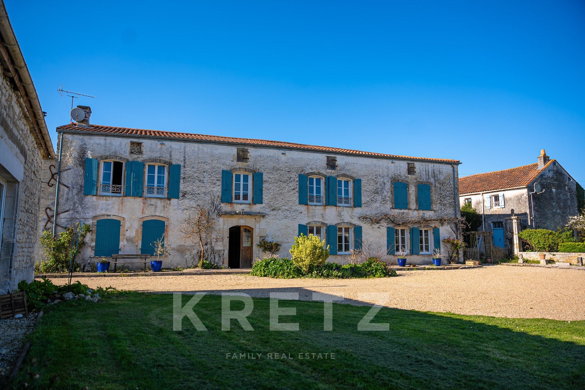 Exceptional Estate with Multiple Dwellings and Event Potential