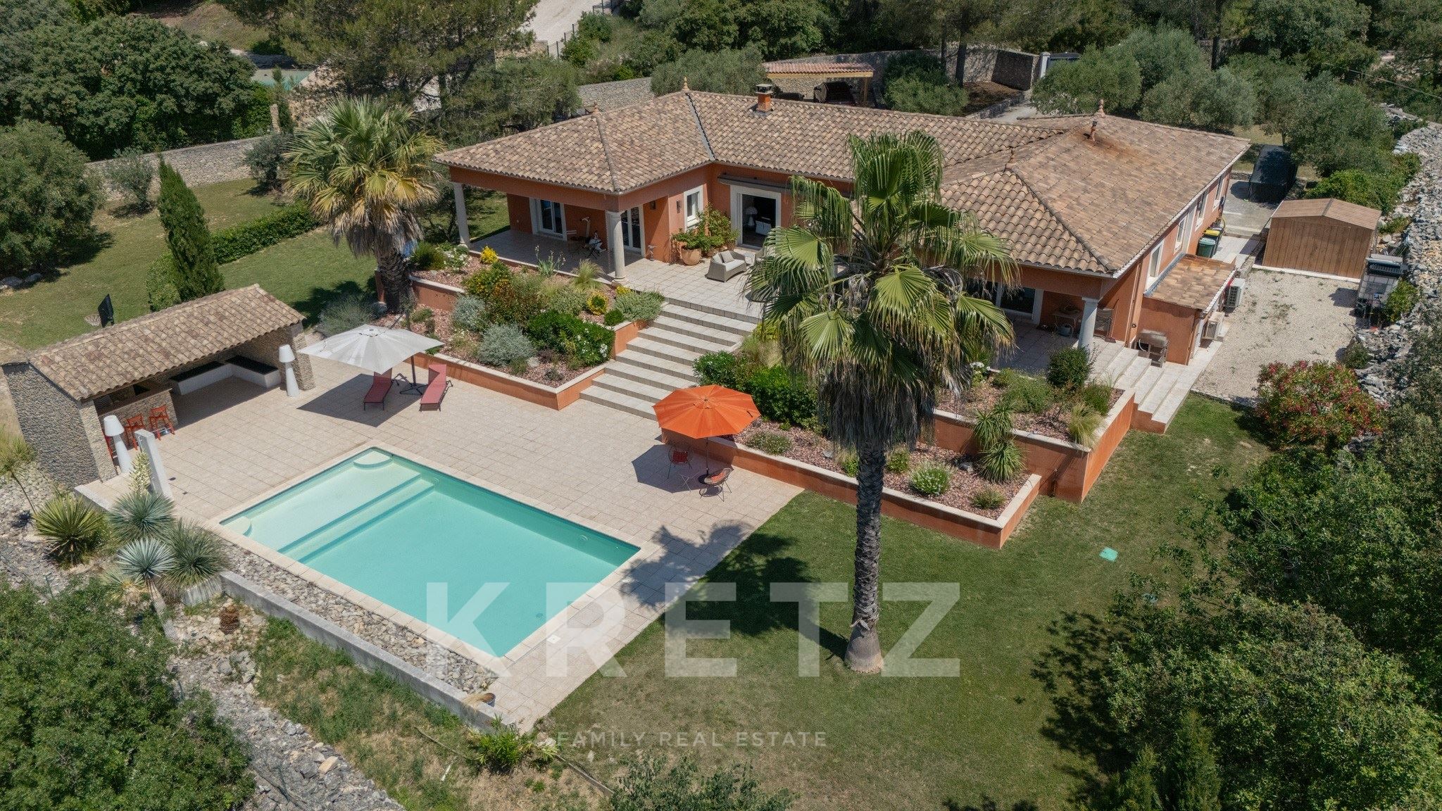 Nîmes west district, Single-storey architect-designed villa 217 m², heated pool, landscaped grounds 