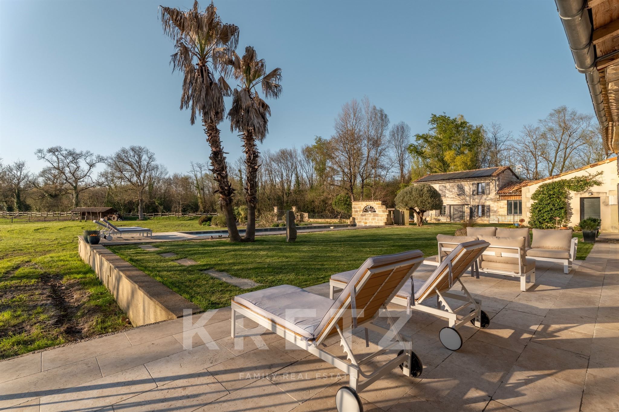 7.8-hectare estate with a 605 sqm manor house, guest house and wellness area, 30 minutes from Bordea