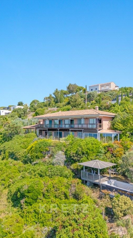 Carqueiranne – Architect - Designed Villa in La Californie
