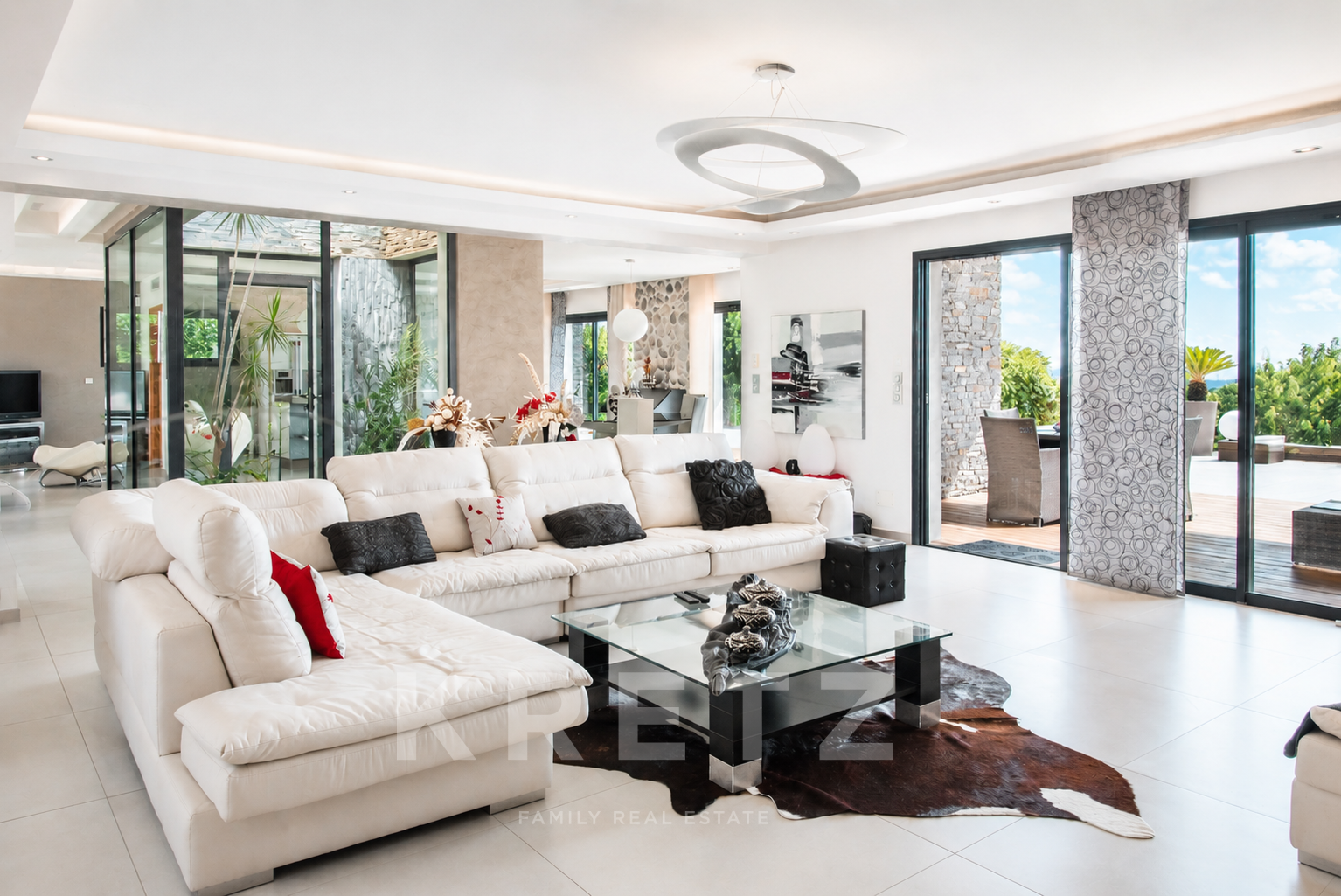FOLELLI – 225 SQM ARCHITECT-DESIGNED VILLA WITH SEA VIEW AND POOL