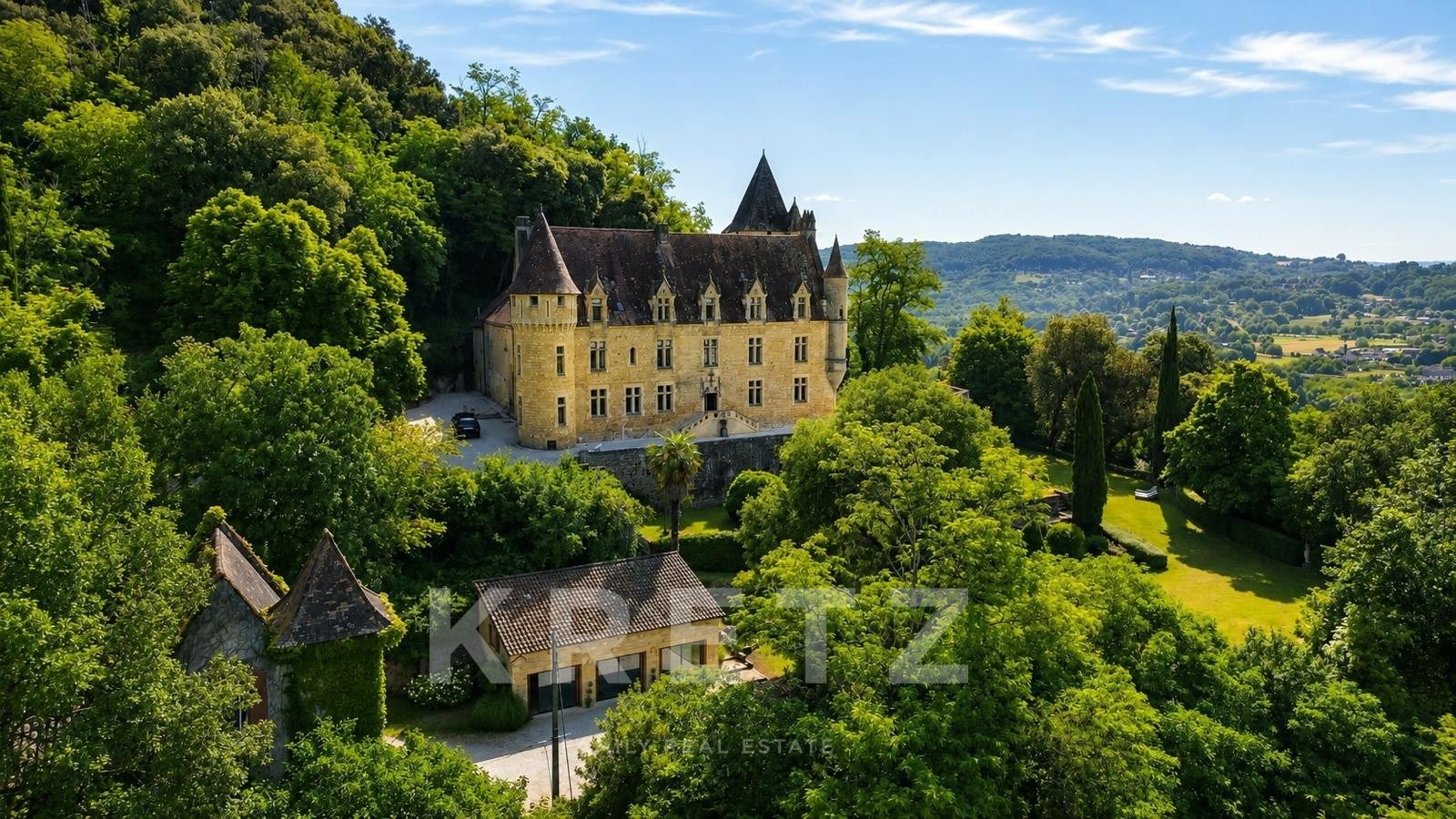 Incroyable château dominant la Dordogne