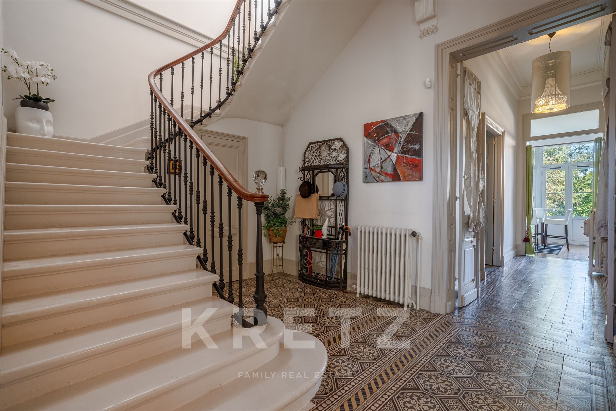 Heart of Pessac, Late 19th-Century Residence, 370 sqm — Private Walled Garden, Town Center