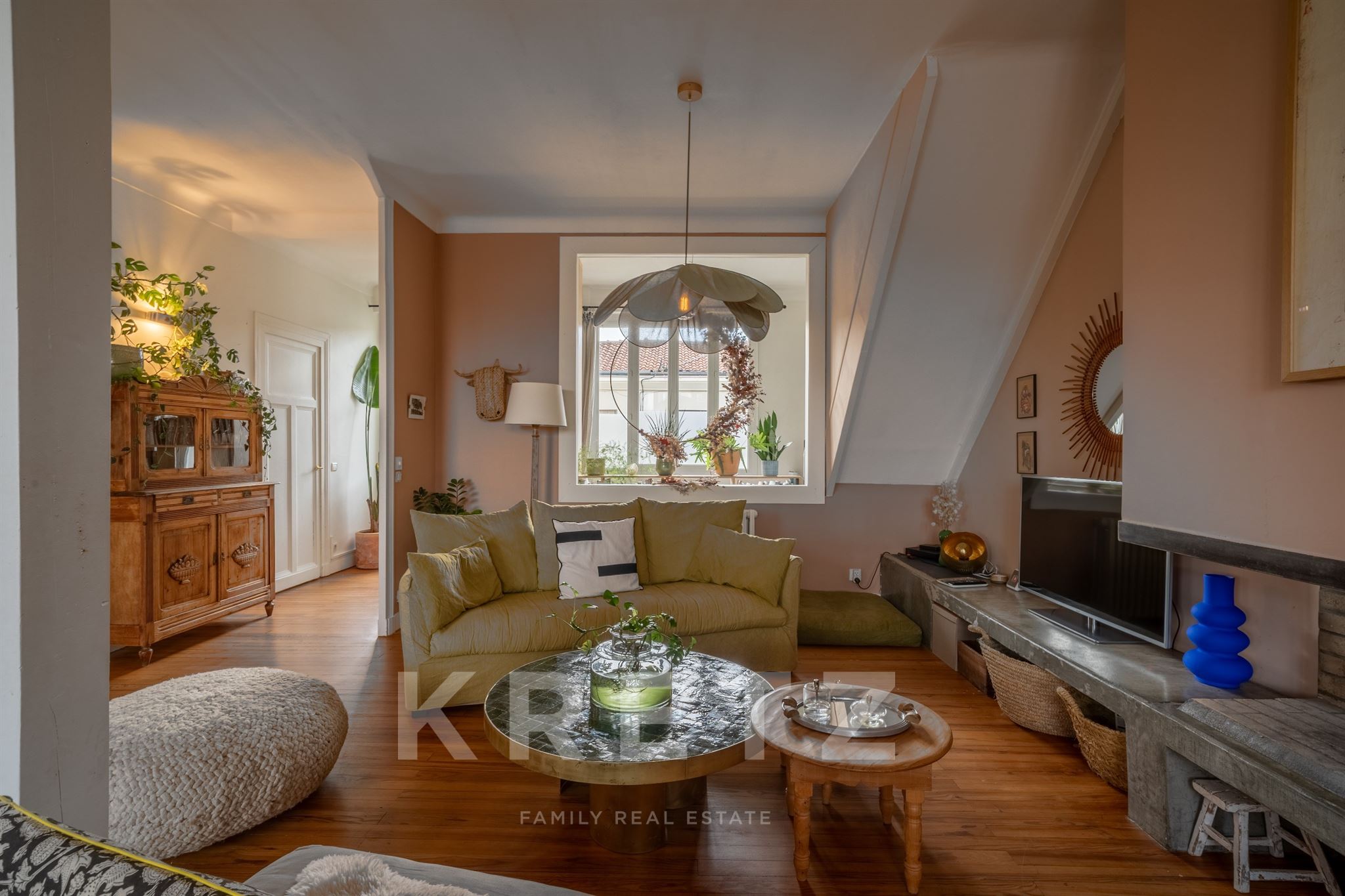 Bordeaux (Nansouty). Rare: 255 m² loft-style house with a rooftop terrace and an integrated pool