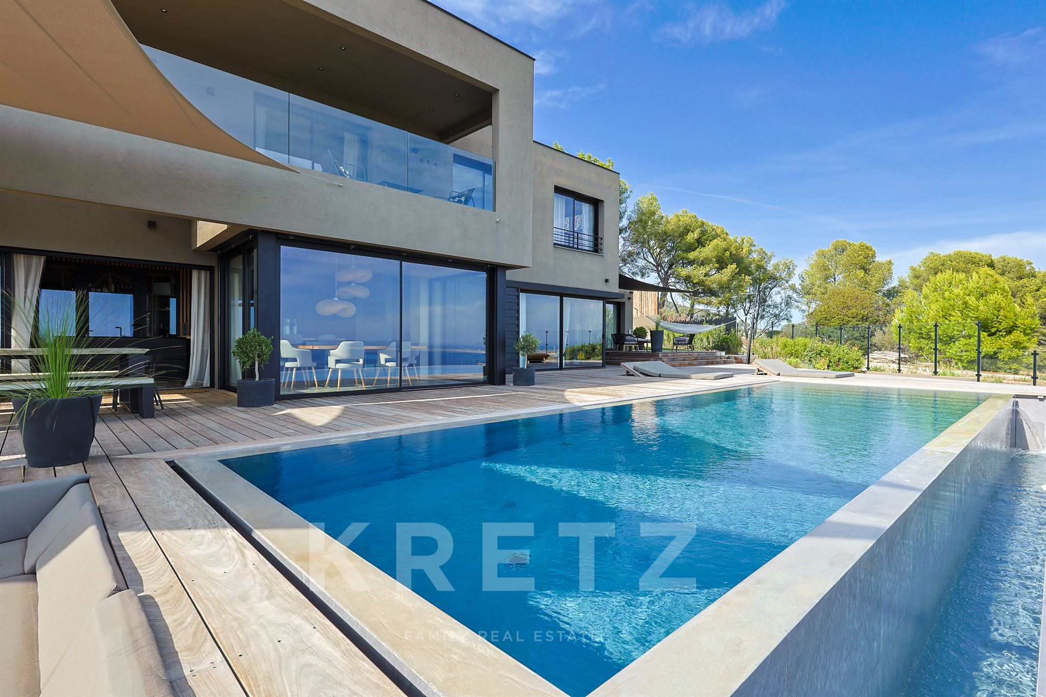 Monumental contemporary sea view
