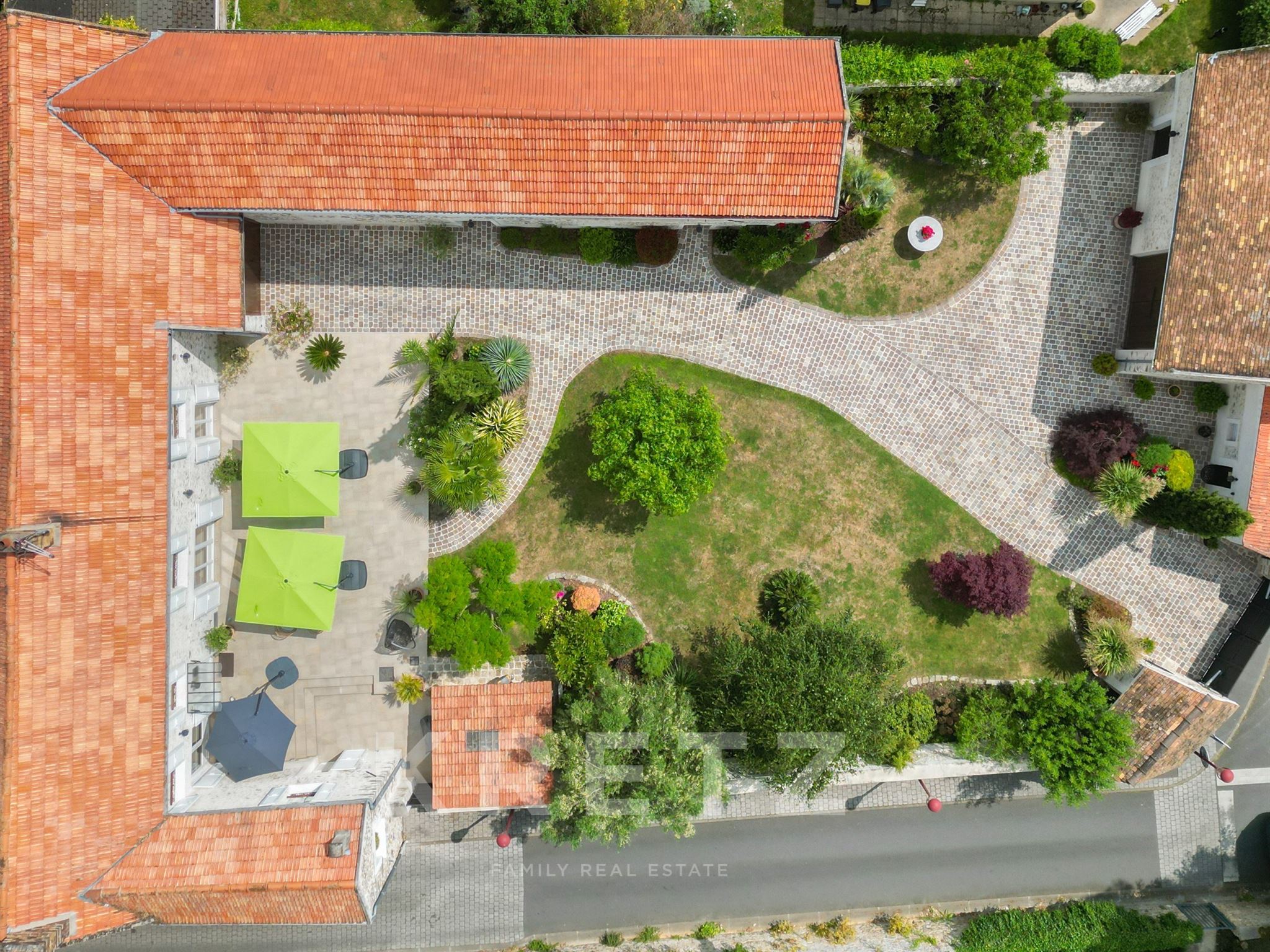 BRUYÈRES-LE-CHÂTEL - Elegantly renovated former farmhouse
