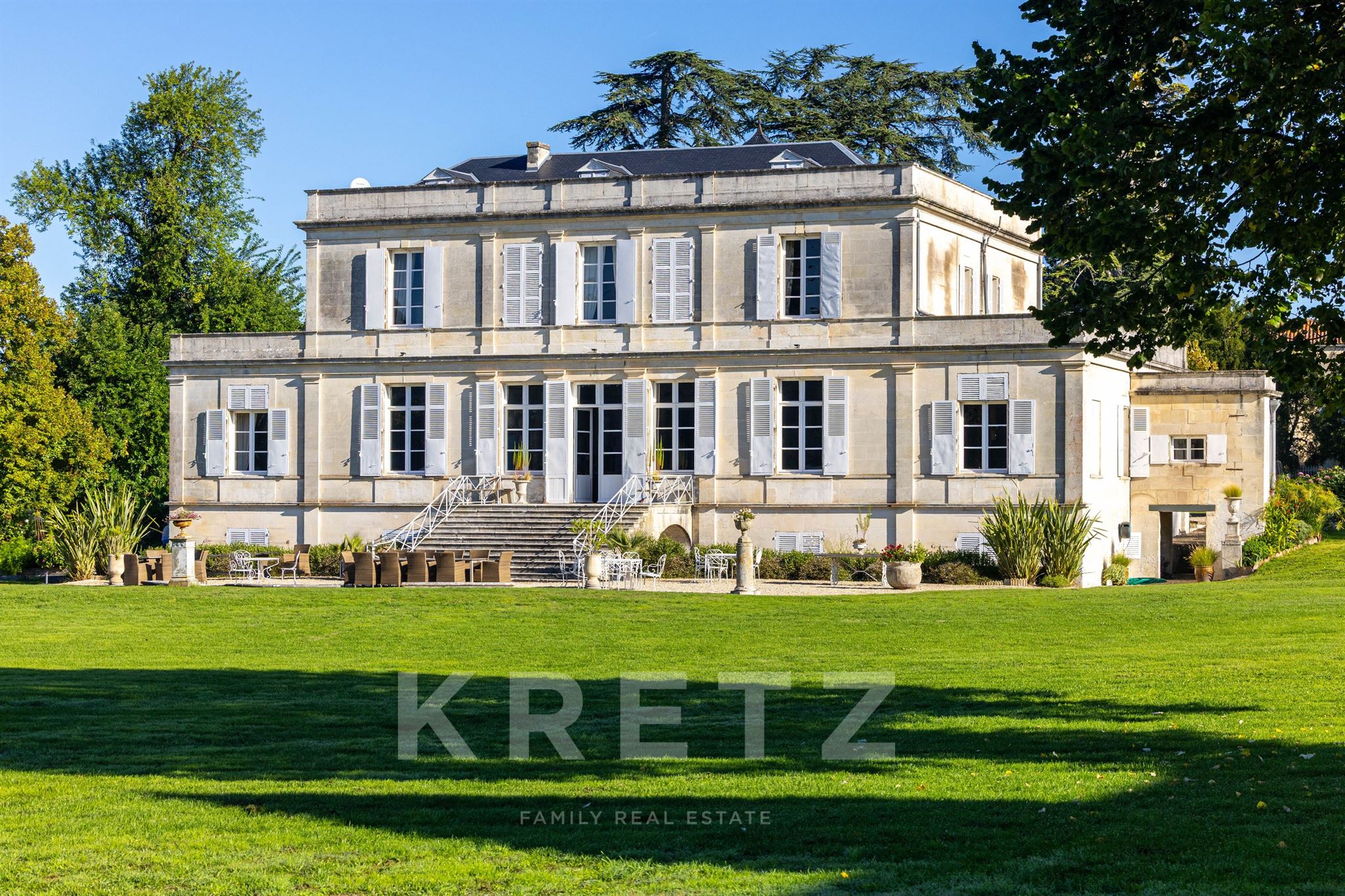 Exceptional renovated 19th-century château on 9 hectares in the heart of Cognac