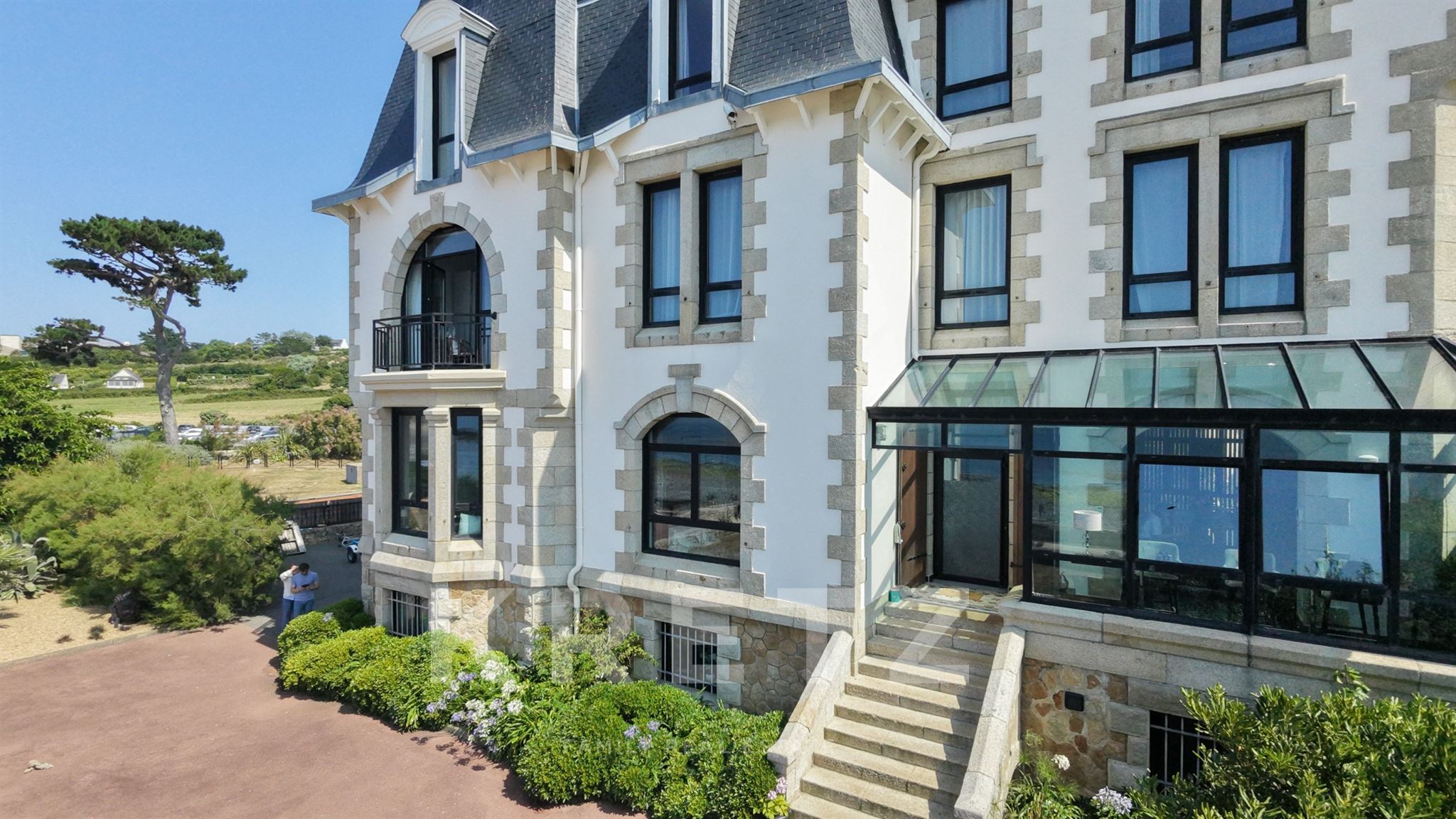 Plougasnou | An Exceptional Waterfront Residence