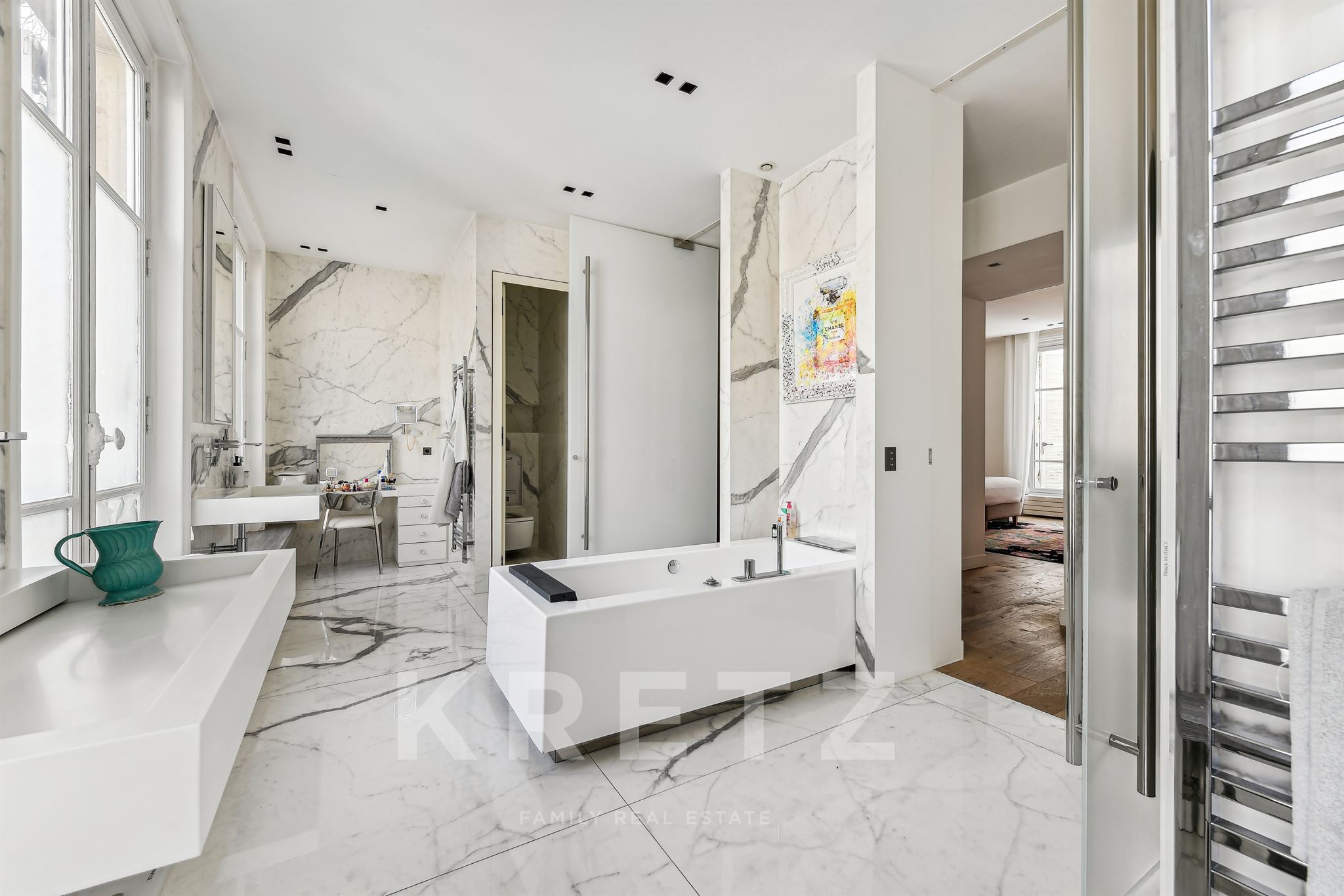 Exclusive to Paris 16 - Victor Hugo. Mansion