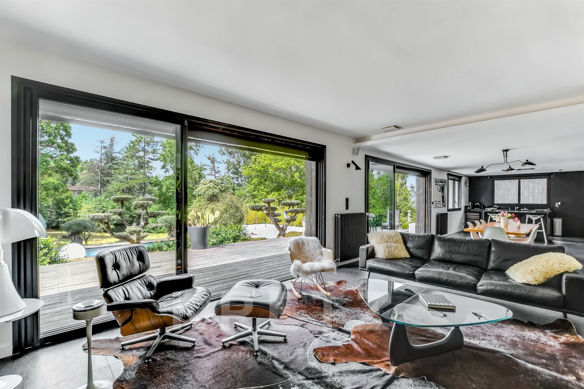 EXCLUSIVITE ! CONTEMPORAINE AU LAC DE SAINT-FERRÉOL