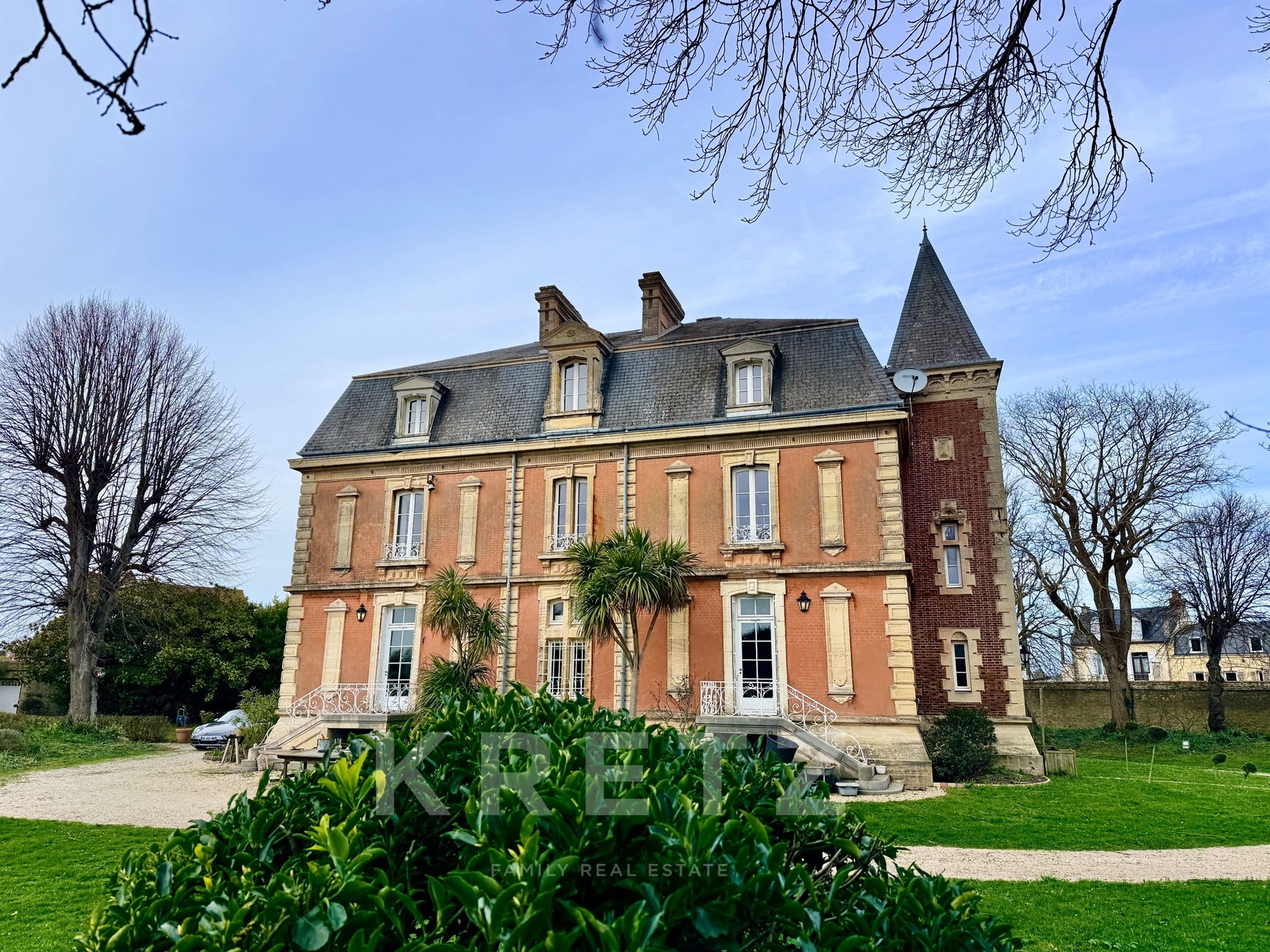 Exceptional 19th-Century Manor – 400 m from the Beach, swimming pool and parc 8000m2