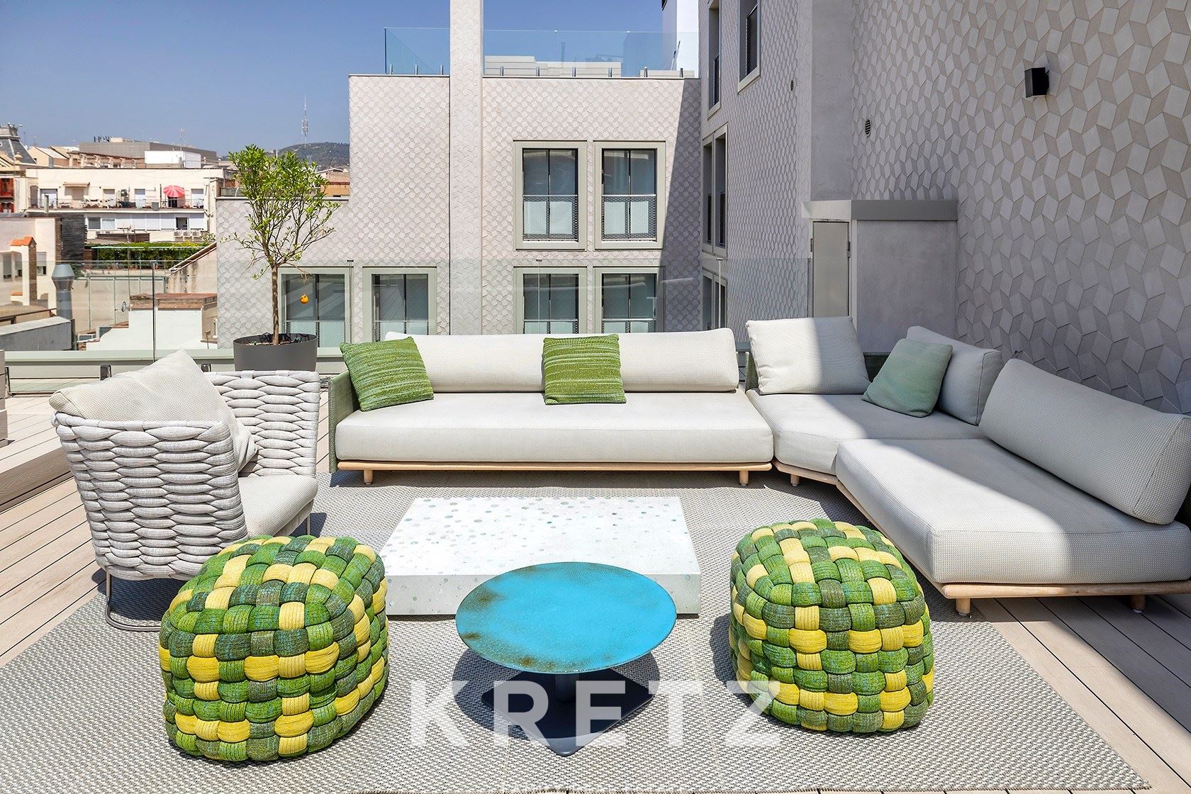 Modern Apartment with Private Pool, Large Terrace, and Premium Amenities in Prime Eixample Location