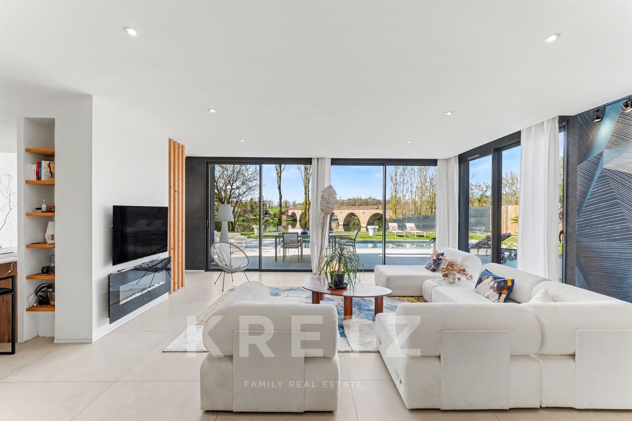 Villa contemporaine T7 première ligne du Tarn, avec piscine, ponton privé, garage