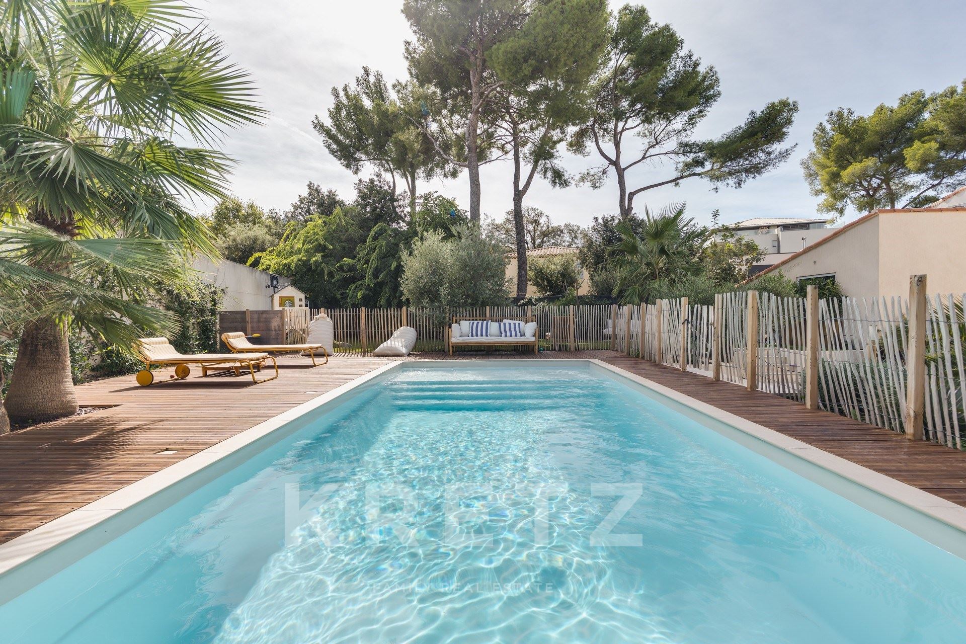 Bastide entièrement rénovée avec grand jardin et piscine