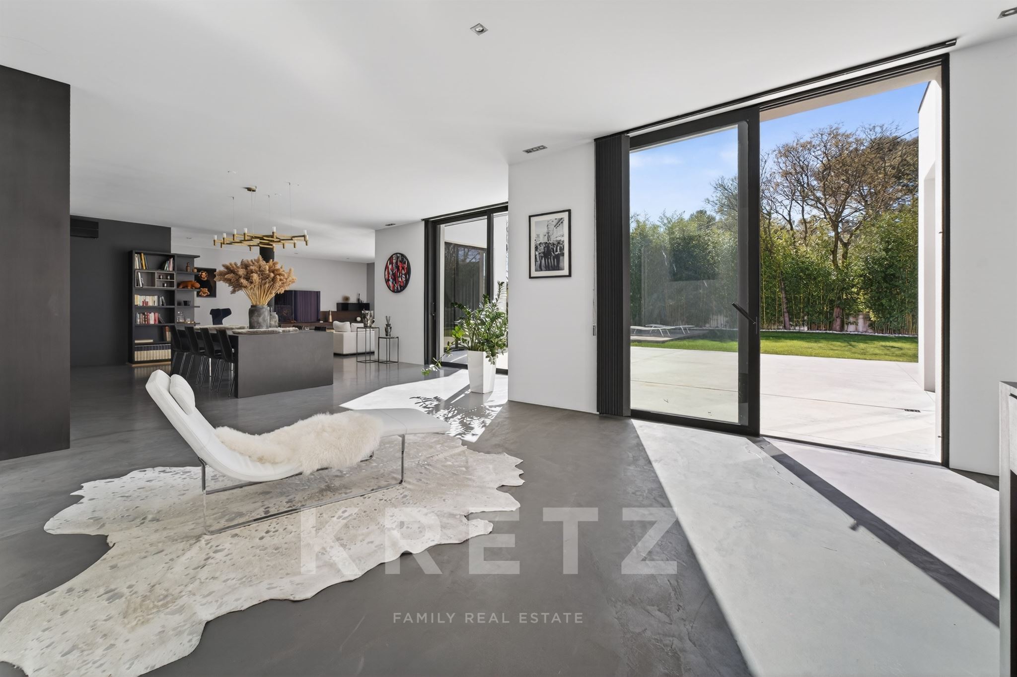 Luxury architect-designed villa 360 m²  – Pool, guest house, landscaped grounds-Nîmes North