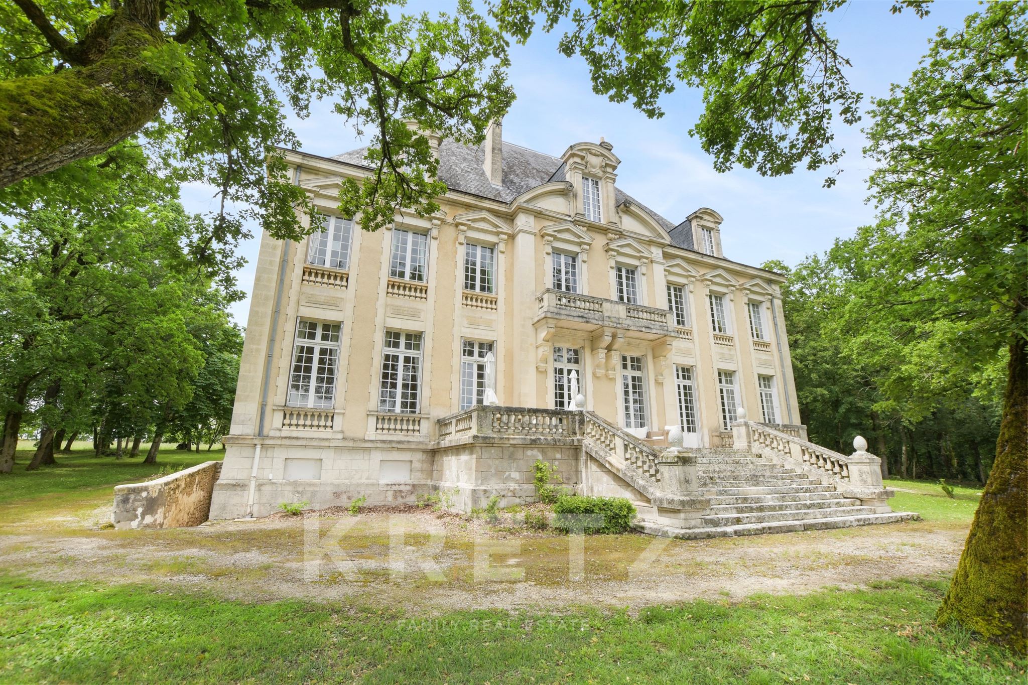 Exclusive - Cahors - Remarkably restored early 19th-century chateau