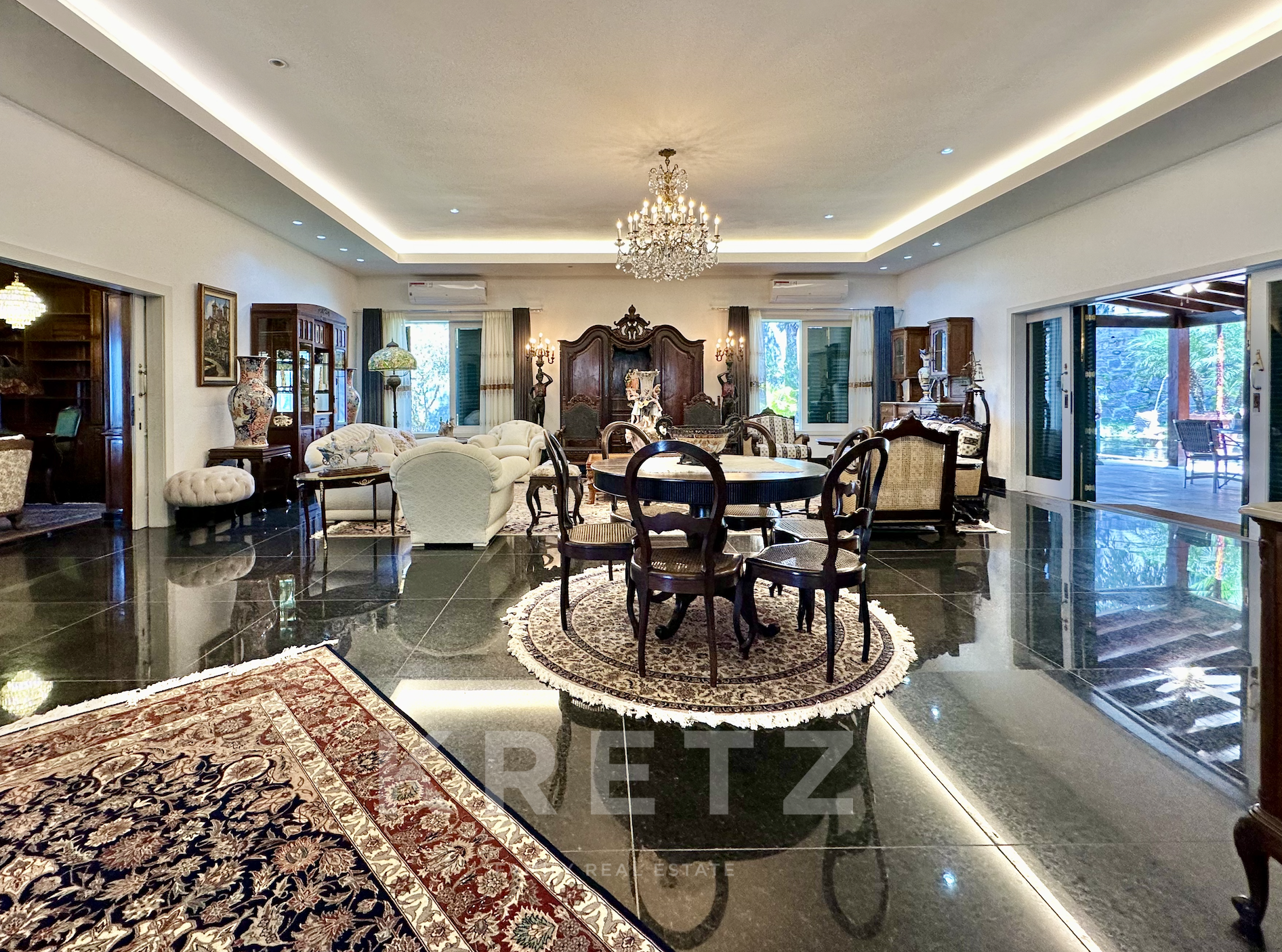 Exceptional manor house with sea view