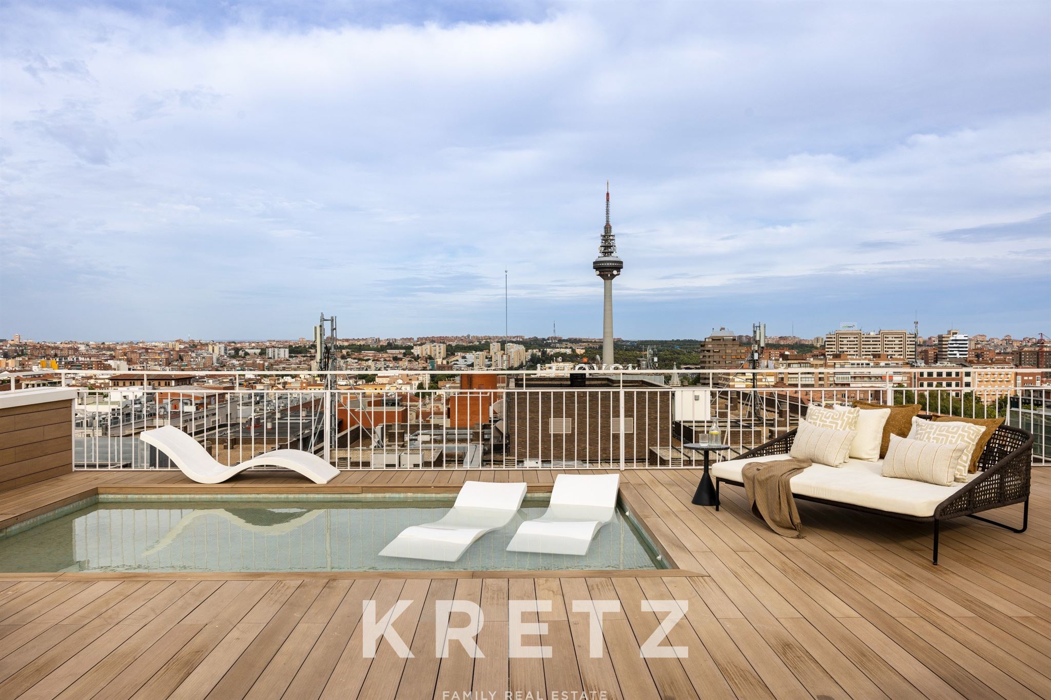 A dream penthouse touching the Madrid sky