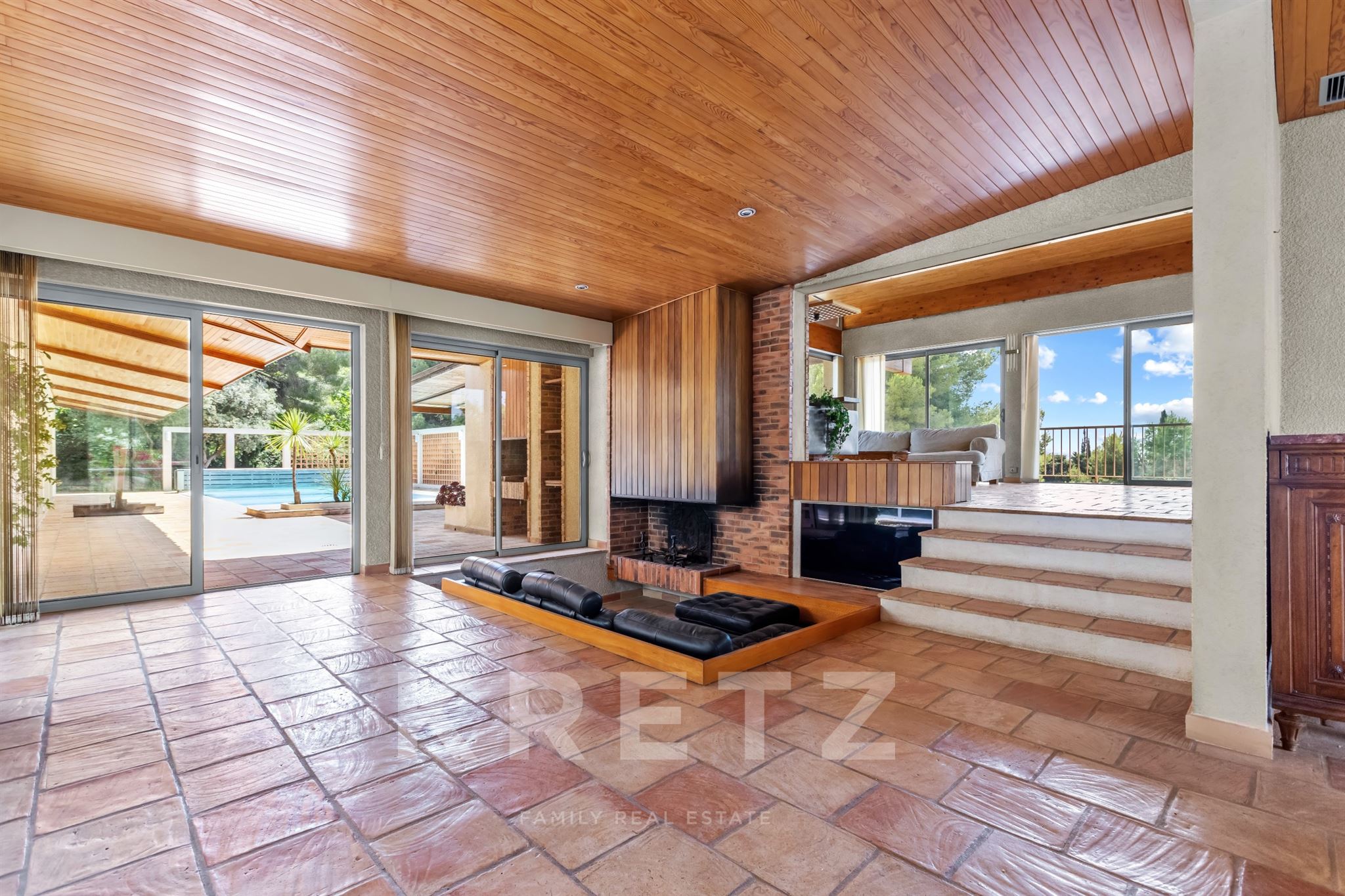 Maison 12 pièces à Sanary-sur-Mer sur terrain arboré de 3 000 m²