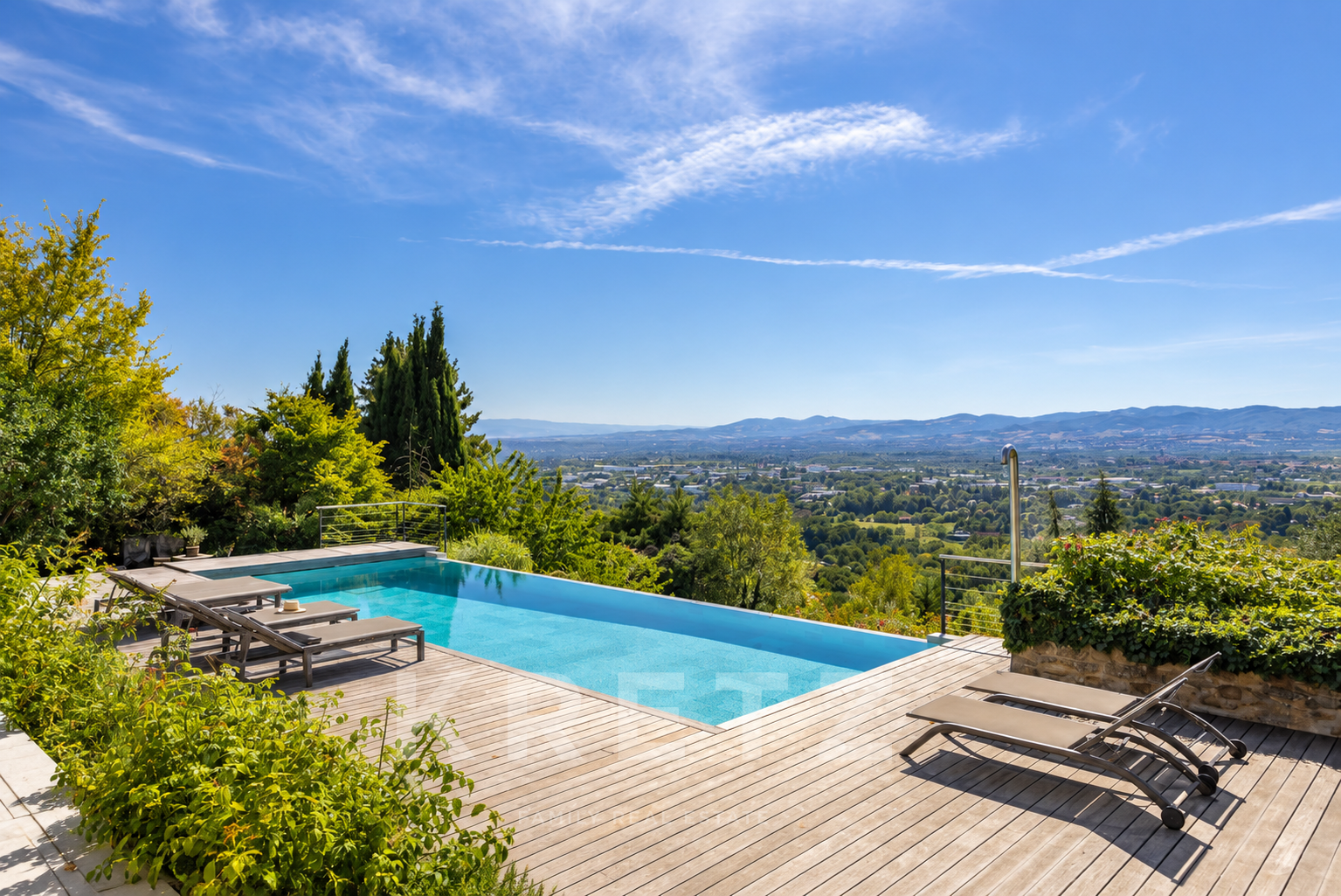 SAINT-DIDIER-AU-MONT-D’OR – MAISON CONTEMPORAINE EN BÉTON – VUE PANORAMIQUE – PISCINE – 4 CHAMBRES